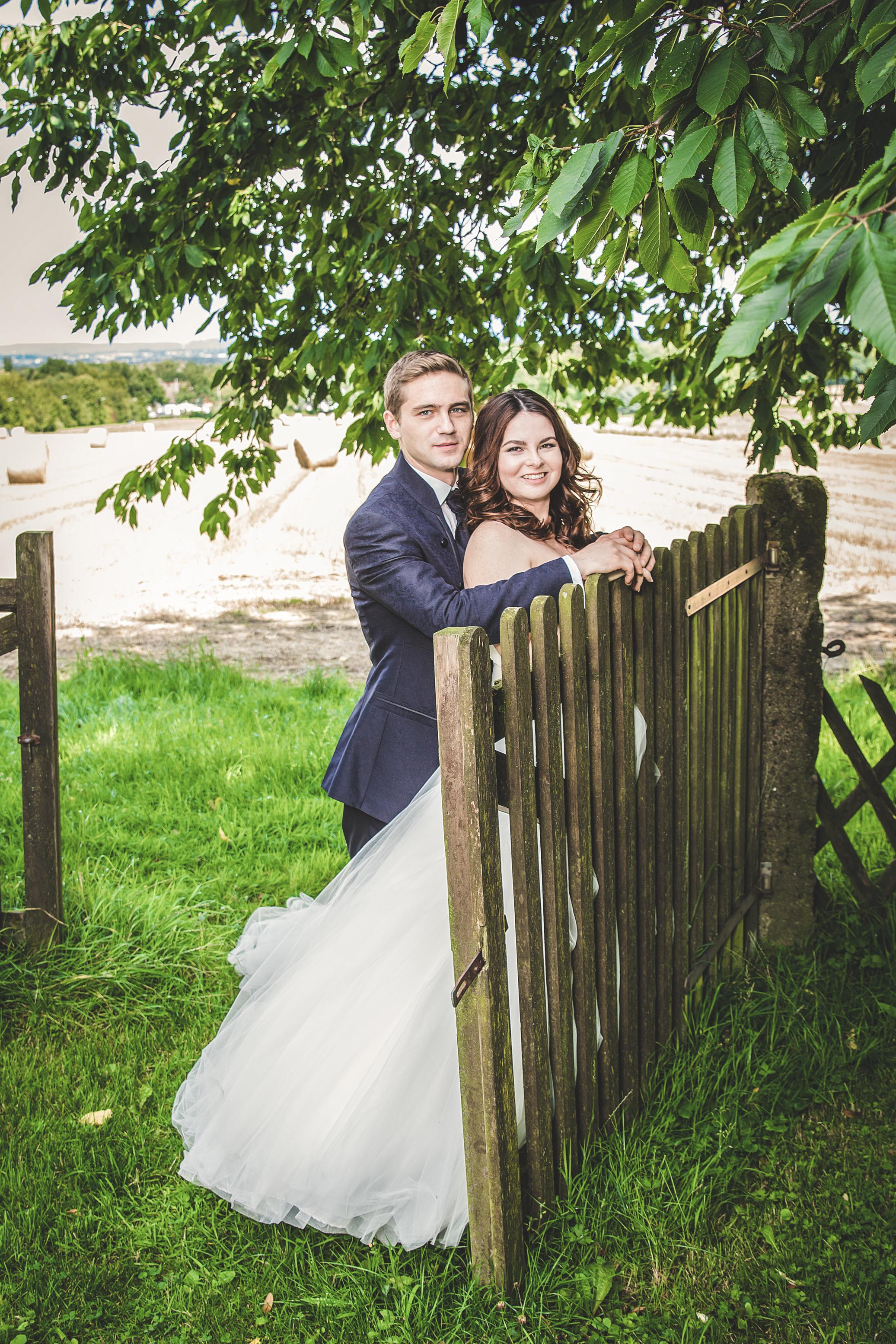 Hochzeit auf dem Bauernhof Bielefeld – Natürliche Hochzeitsfotos & Emotionale Reportagen. Hochzeitsfotografin in Gütersloh | Authentische Hochzeitsreportagen | TK Photographie