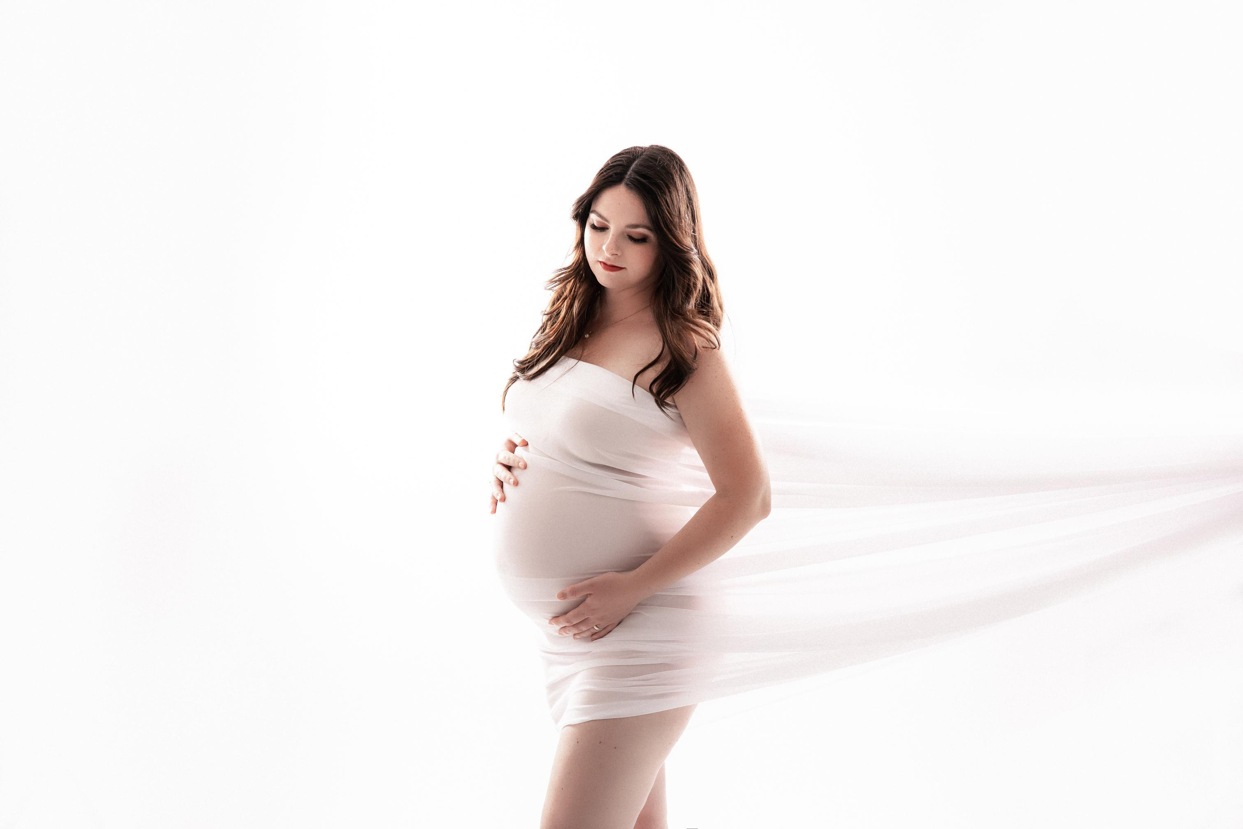 Babybauch Shooting im Fotostudio – Natürliche Babybauchfotos & Emotionale Momente. Hochzeitsfotografin in Gütersloh | Authentische Hochzeitsreportagen | TK Photographie