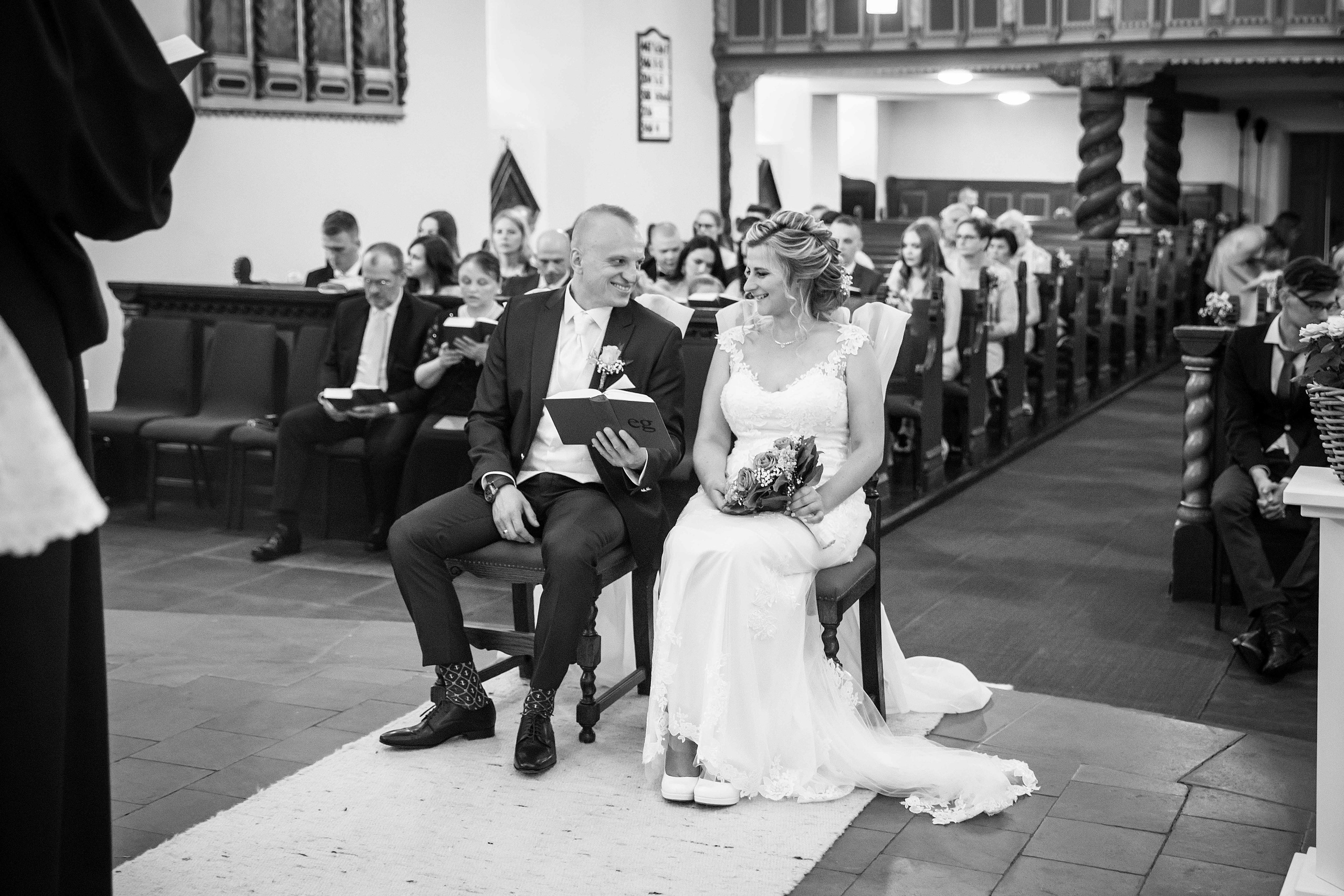 Kirchliche Trauung & Park Bad Oeynhausen. Hochzeitsfotografin in Gütersloh | Authentische Hochzeitsreportagen | TK Photographie