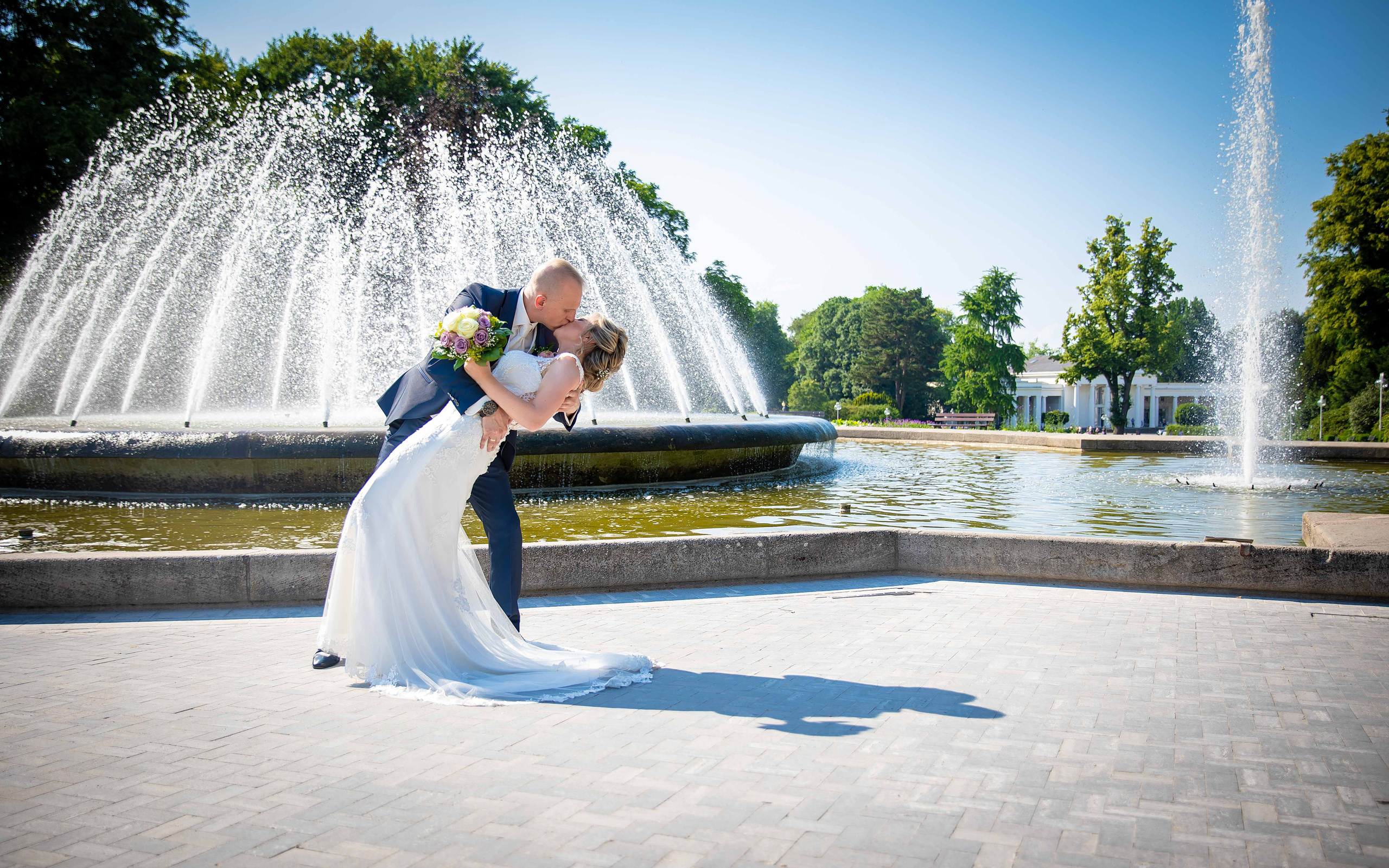 Kirchliche Trauung & Park Bad Oeynhausen. Hochzeitsfotografin in Gütersloh | Authentische Hochzeitsreportagen | TK Photographie