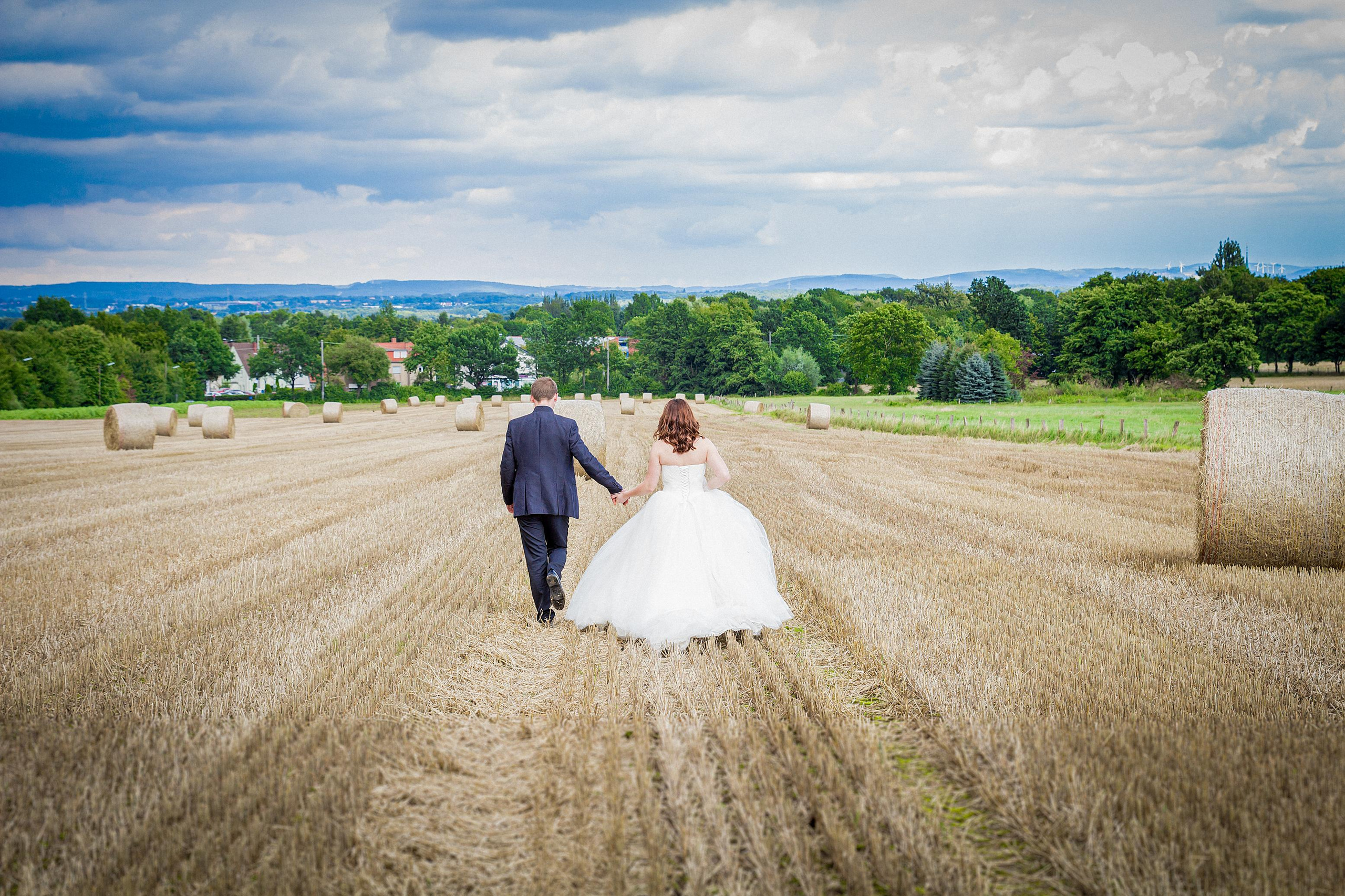 Hochzeit auf dem Bauernhof Bielefeld – Natürliche Hochzeitsfotos & Emotionale Reportagen. Hochzeitsfotografin in Gütersloh | Authentische Hochzeitsreportagen | TK Photographie