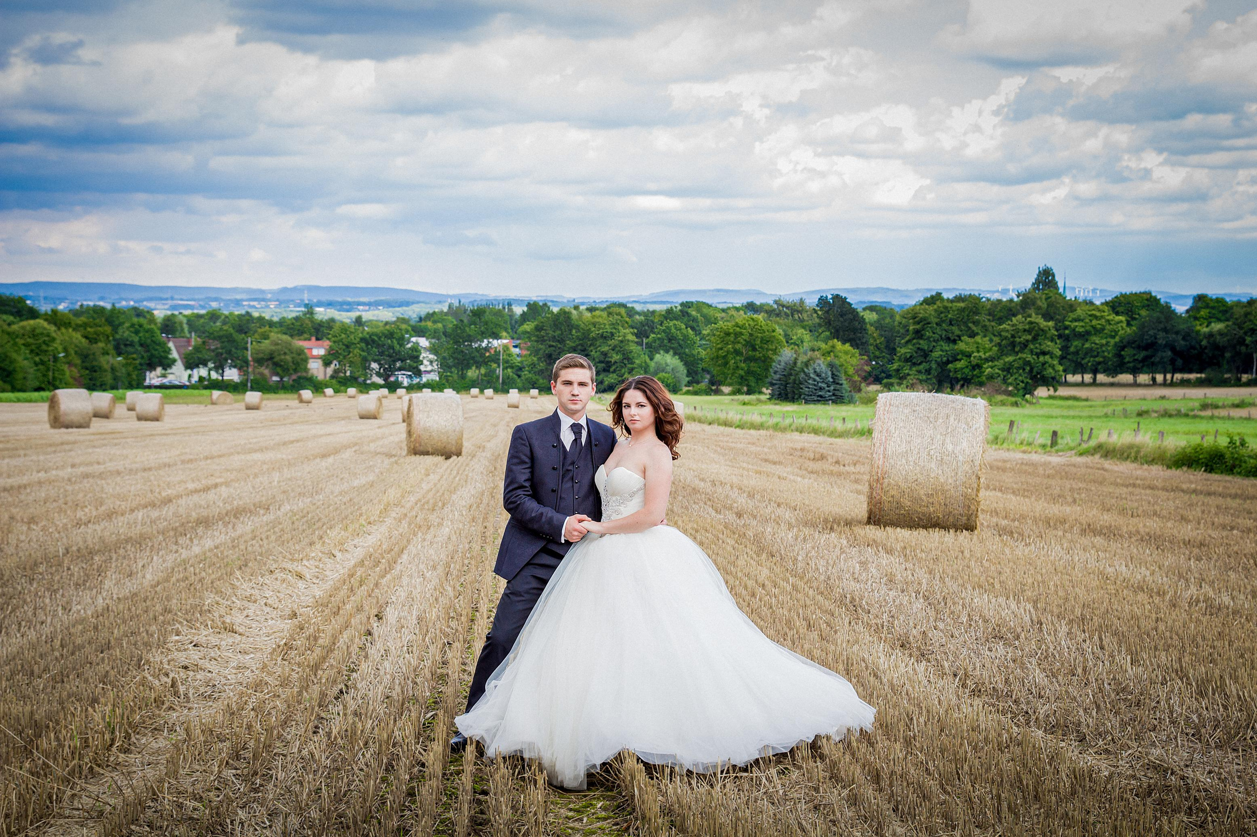 Hochzeit auf dem Bauernhof Bielefeld – Natürliche Hochzeitsfotos & Emotionale Reportagen. Hochzeitsfotografin in Gütersloh | Authentische Hochzeitsreportagen | TK Photographie