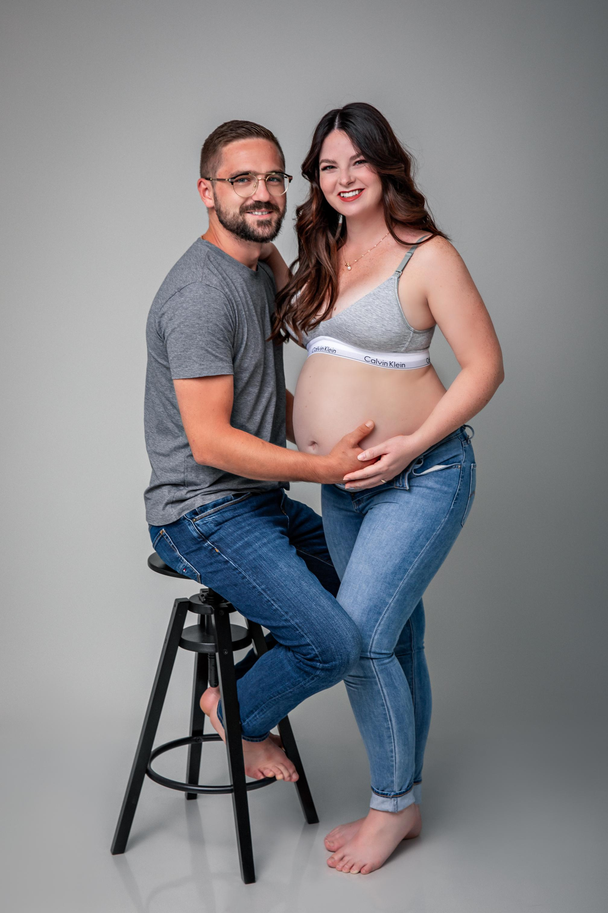 Babybauch Shooting im Fotostudio – Natürliche Babybauchfotos & Emotionale Momente. Hochzeitsfotografin in Gütersloh | Authentische Hochzeitsreportagen | TK Photographie