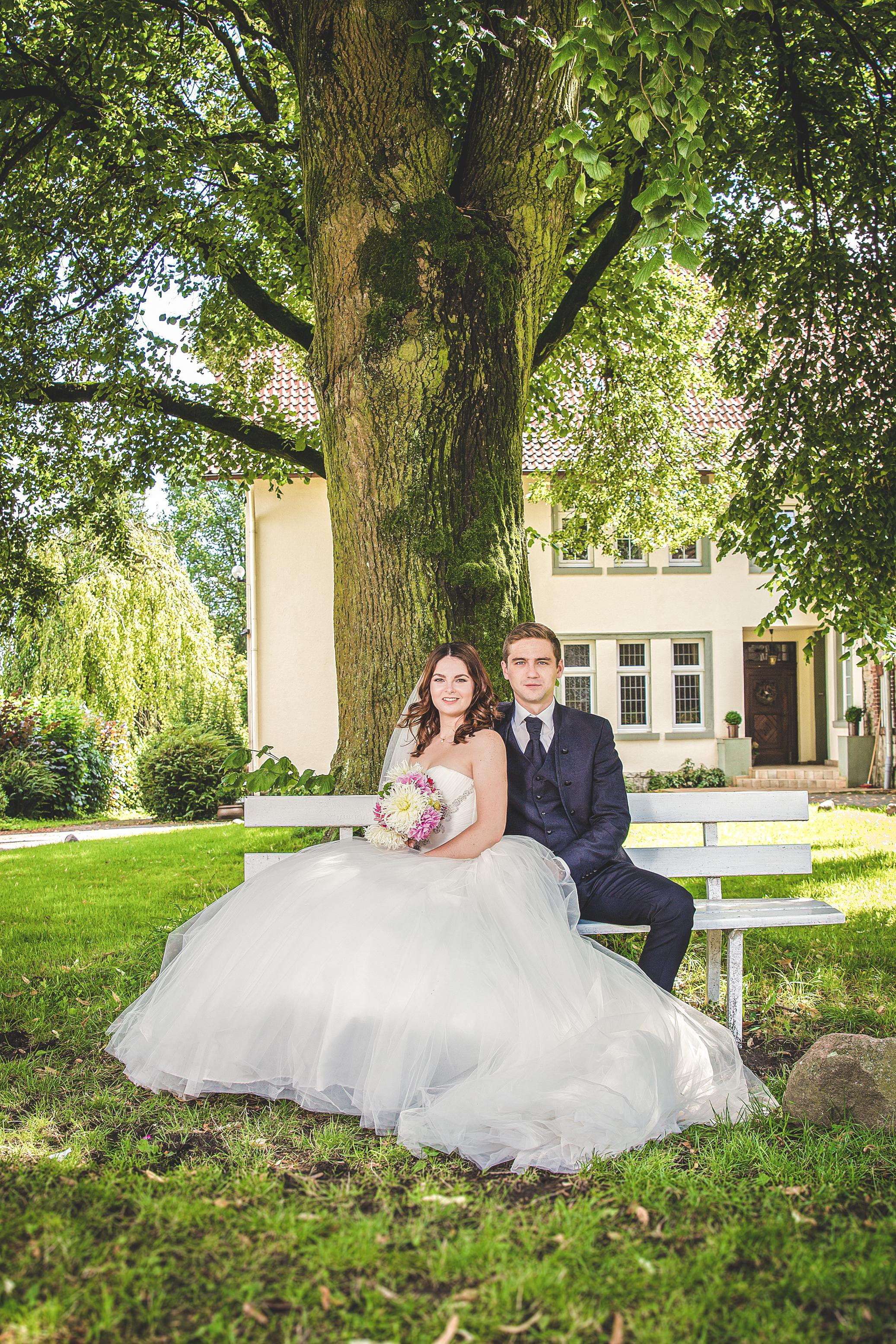 Hochzeit auf dem Bauernhof Bielefeld – Natürliche Hochzeitsfotos & Emotionale Reportagen. Hochzeitsfotografin in Gütersloh | Authentische Hochzeitsreportagen | TK Photographie