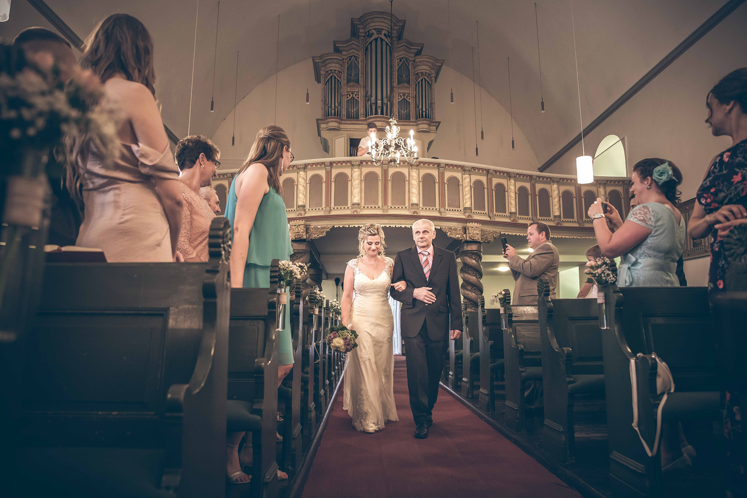 Kirchliche Trauung & Park Bad Oeynhausen. Hochzeitsfotografin in Gütersloh | Authentische Hochzeitsreportagen | TK Photographie