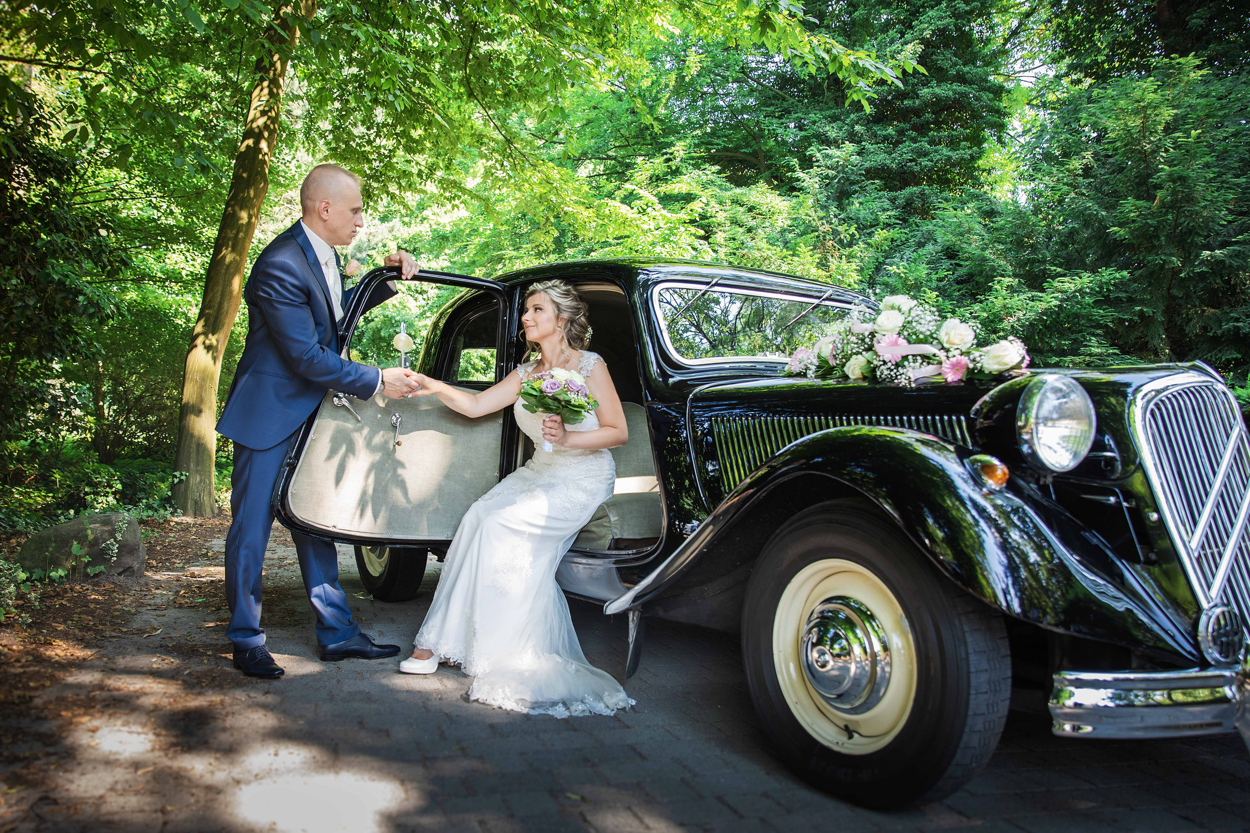 Kirchliche Trauung & Park Bad Oeynhausen. Hochzeitsfotografin in Gütersloh | Authentische Hochzeitsreportagen | TK Photographie