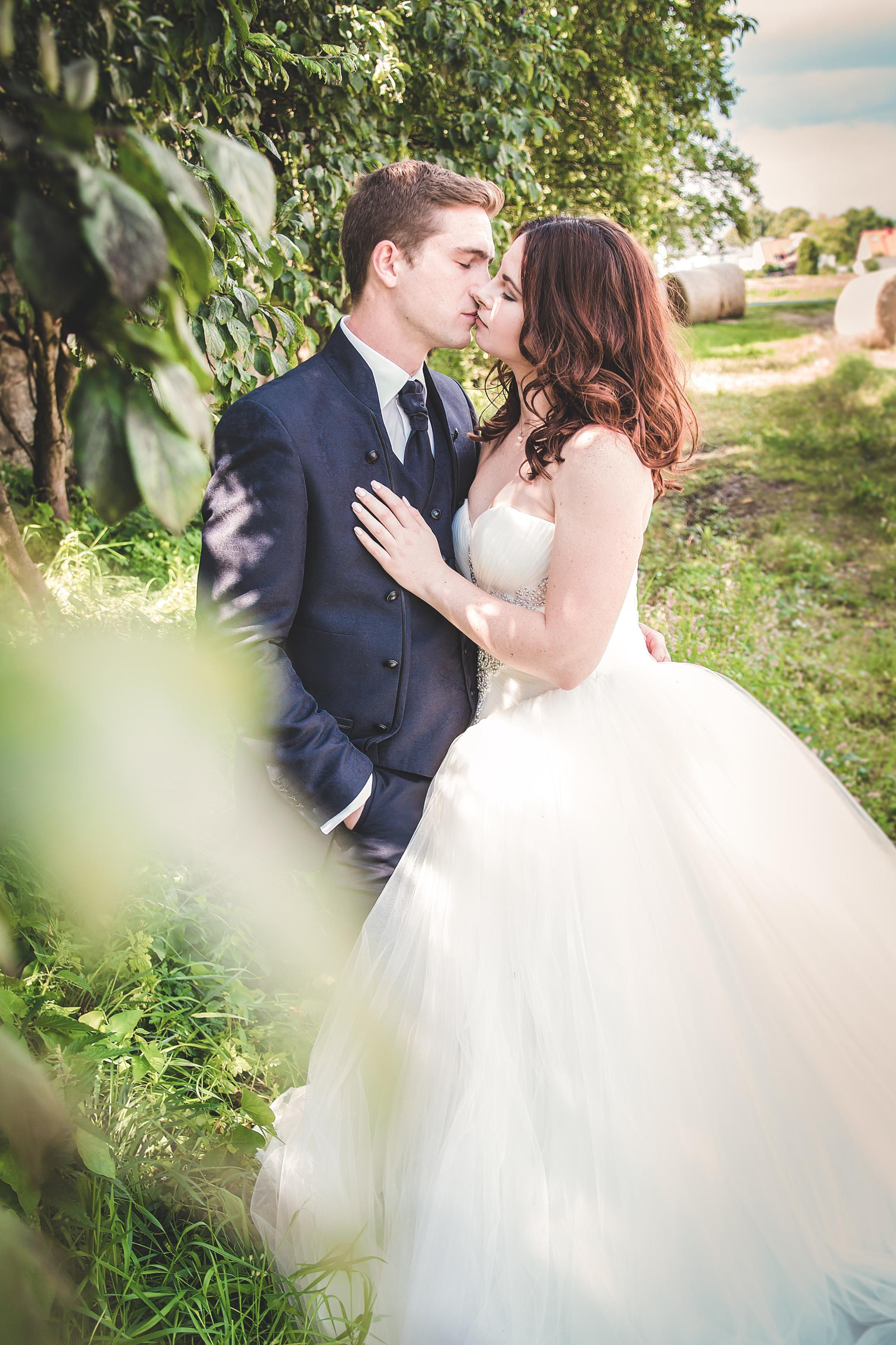 Hochzeit auf dem Bauernhof Bielefeld – Natürliche Hochzeitsfotos & Emotionale Reportagen. Hochzeitsfotografin in Gütersloh | Authentische Hochzeitsreportagen | TK Photographie