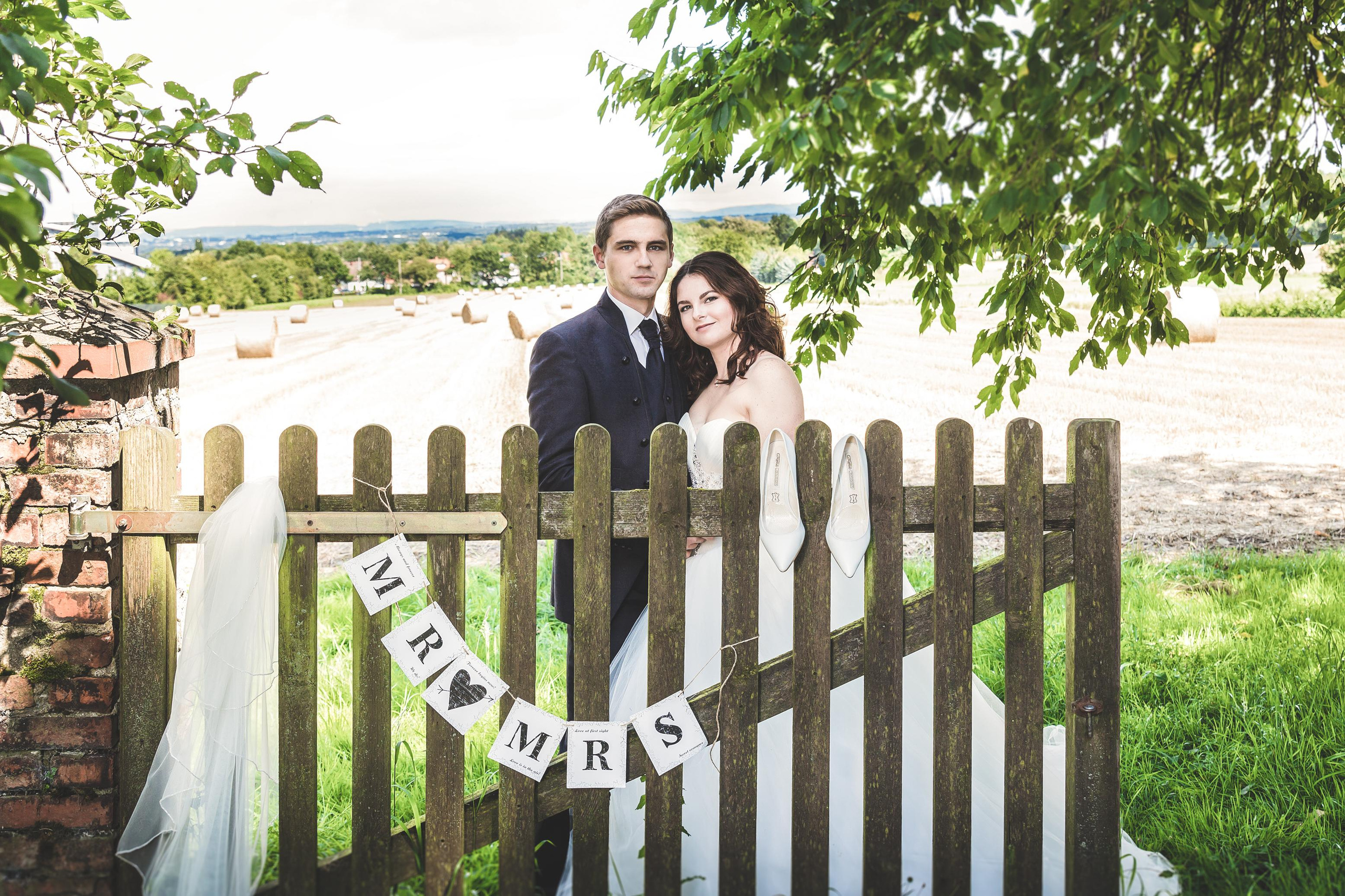 Hochzeit auf dem Bauernhof Bielefeld – Natürliche Hochzeitsfotos & Emotionale Reportagen. Hochzeitsfotografin in Gütersloh | Authentische Hochzeitsreportagen | TK Photographie