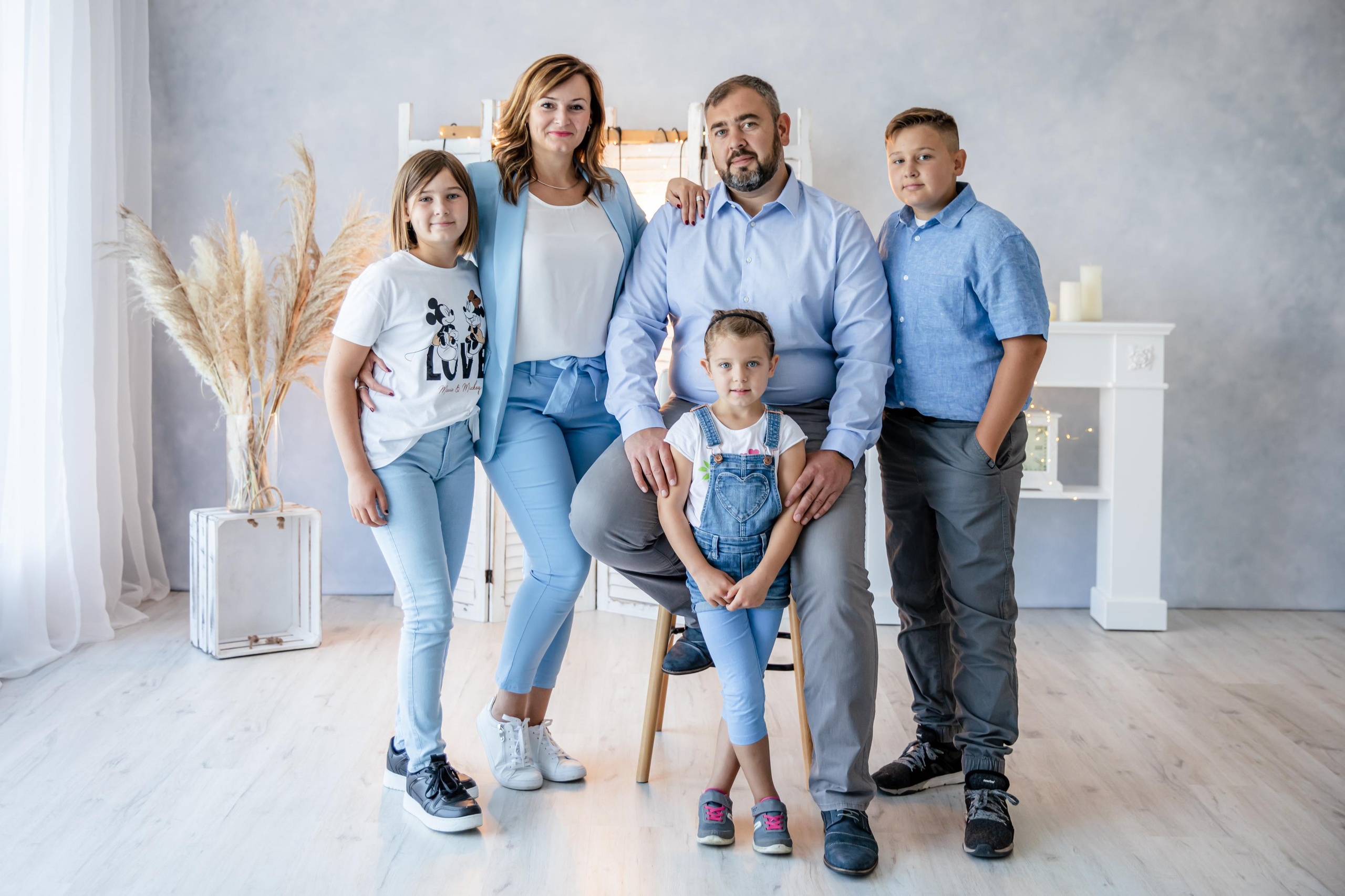 Familien Fotoshooting im Studio | Natürliche Familienfotografie Bielefeld. Hochzeitsfotografin in Gütersloh | Authentische Hochzeitsreportagen | TK Photographie