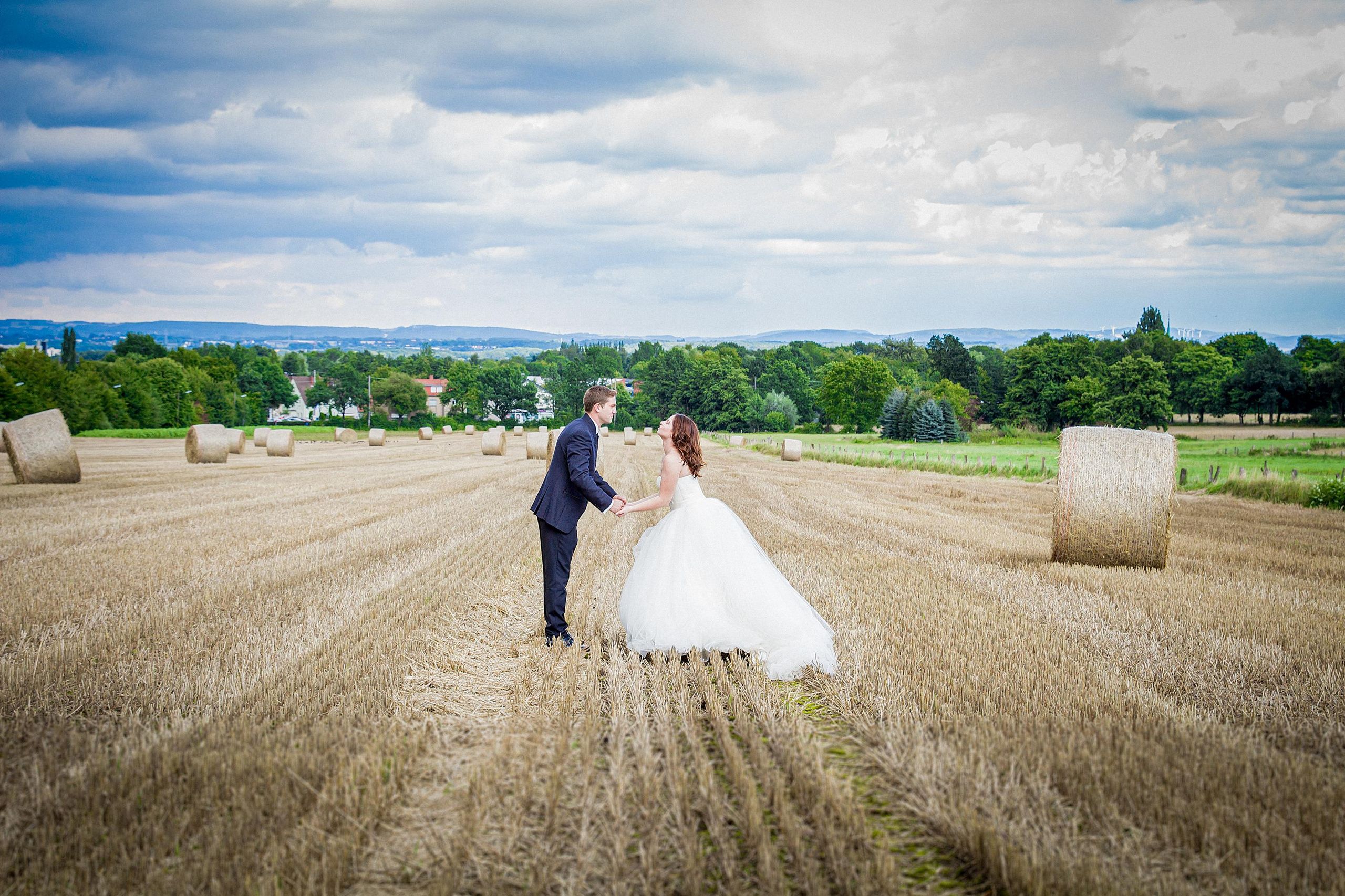 Hochzeit auf dem Bauernhof Bielefeld – Natürliche Hochzeitsfotos & Emotionale Reportagen. Hochzeitsfotografin in Gütersloh | Authentische Hochzeitsreportagen | TK Photographie