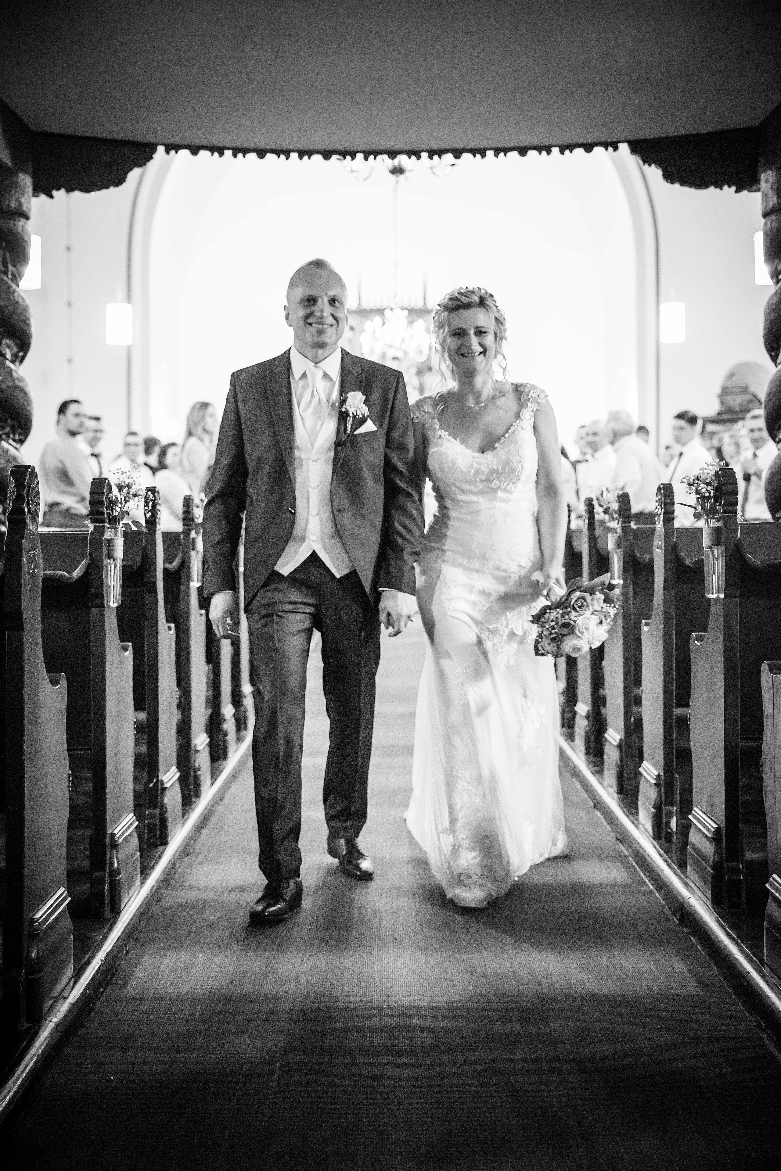 Kirchliche Trauung & Park Bad Oeynhausen. Hochzeitsfotografin in Gütersloh | Authentische Hochzeitsreportagen | TK Photographie