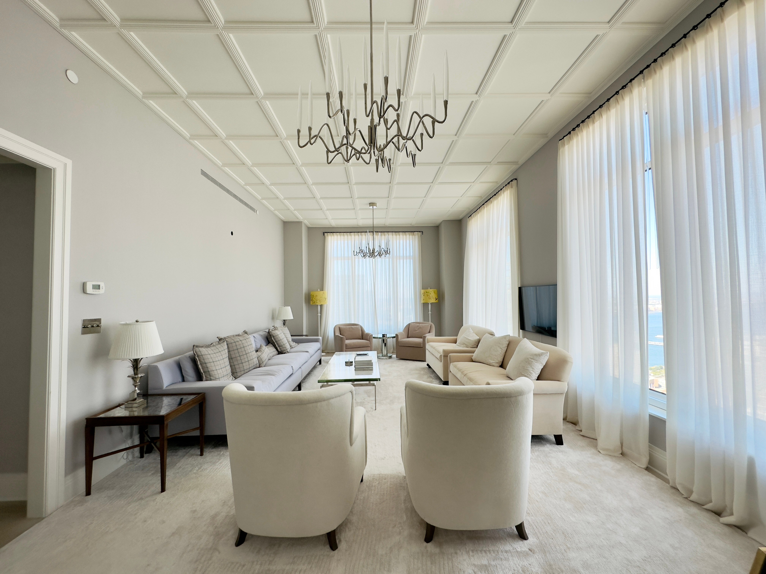 Room. Plaster molding