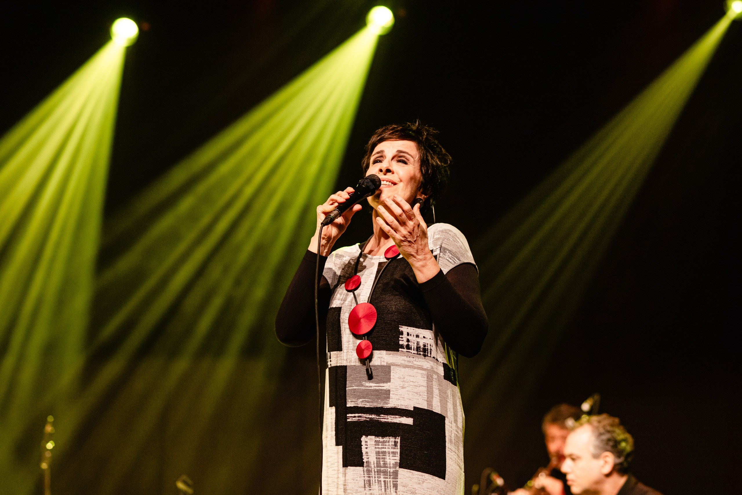 Show da cantora Leila Pinheira no Teatro Municipal de Itajaí