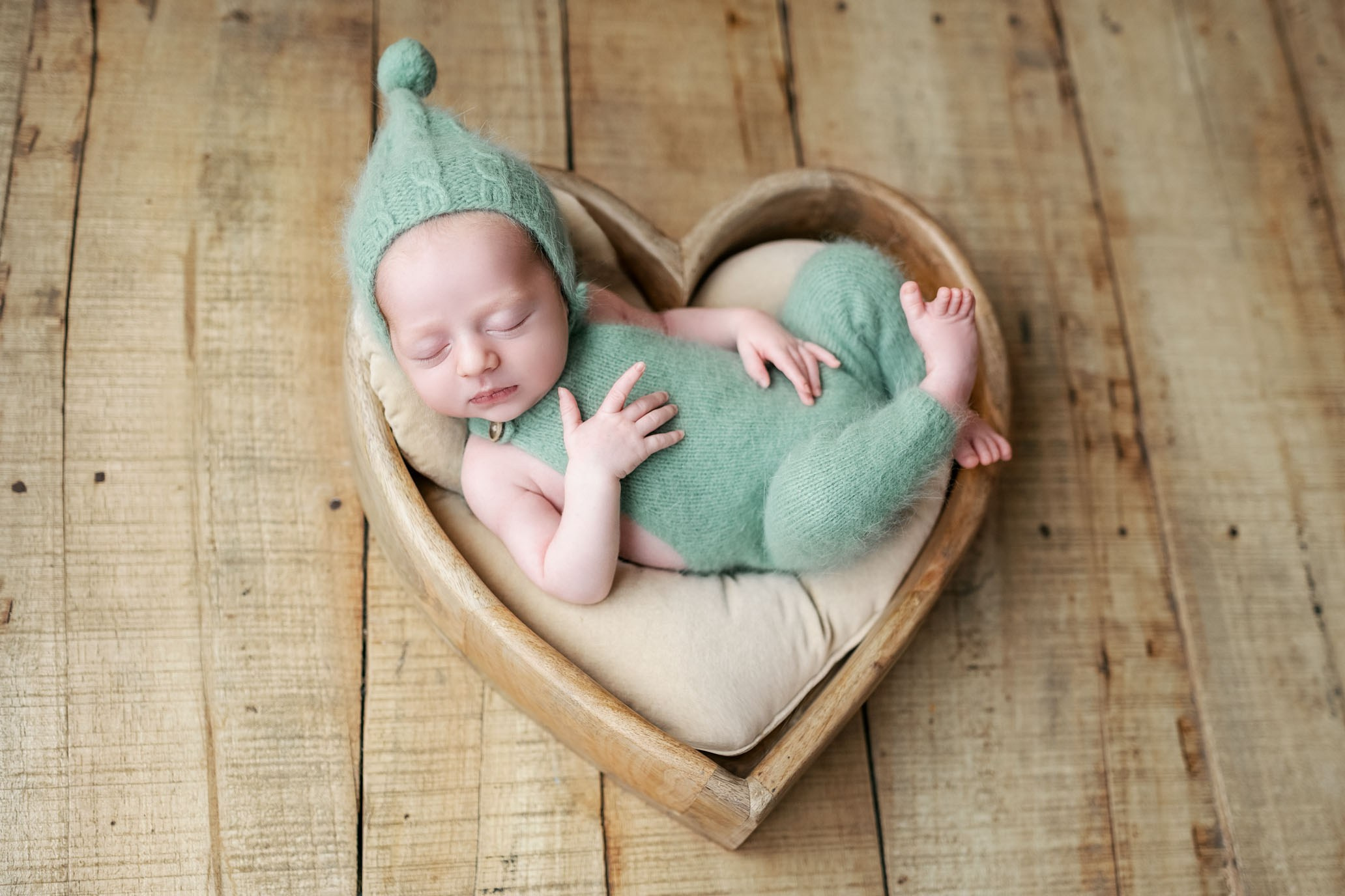 ניו בורן. צילומי הריון, ניו בורן, גיל שנה בראשון לציון -Jenya Rosso Photography