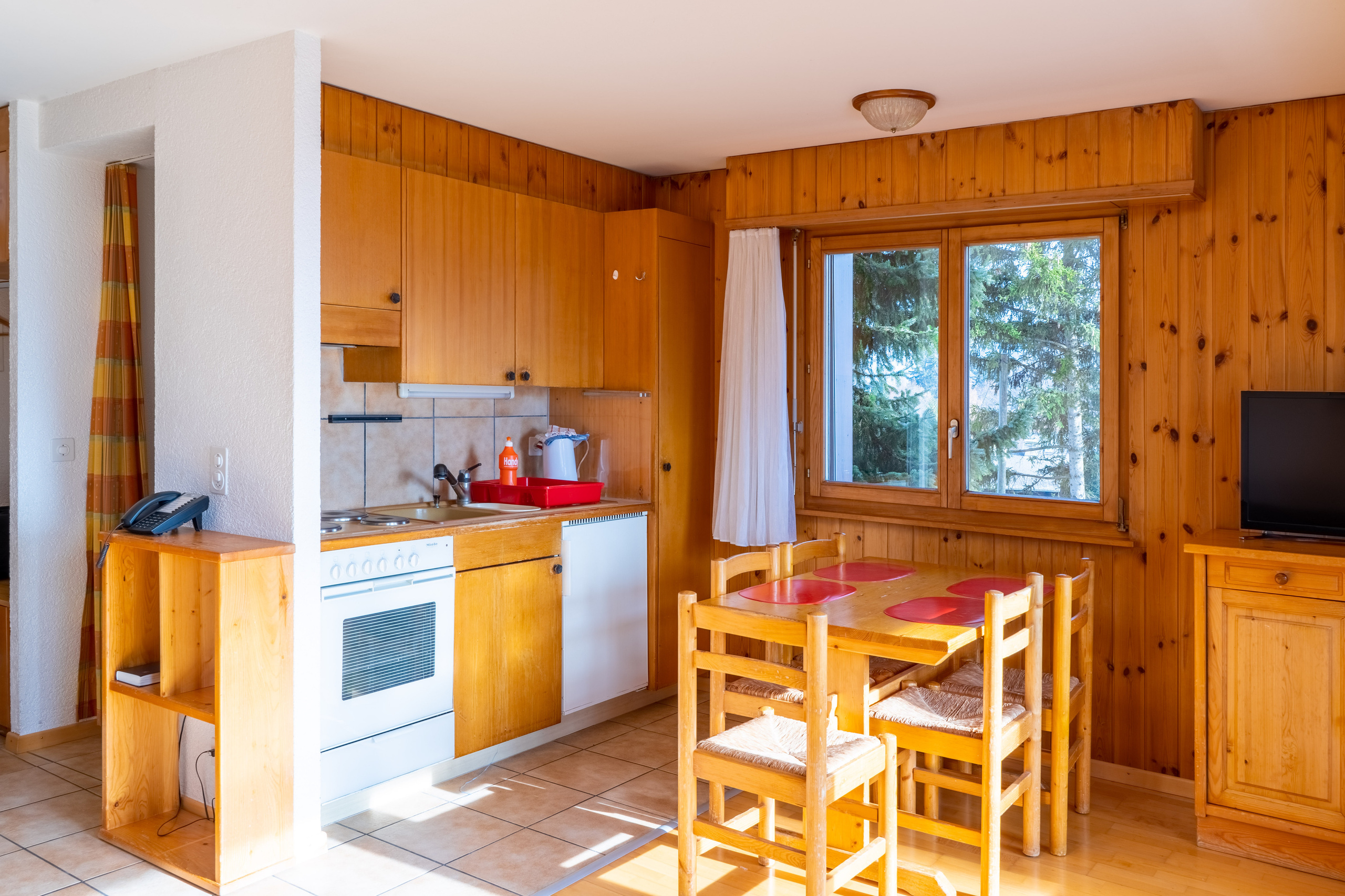 Les Bains d’Ovronnaz — Switzerland. Photo & Videos