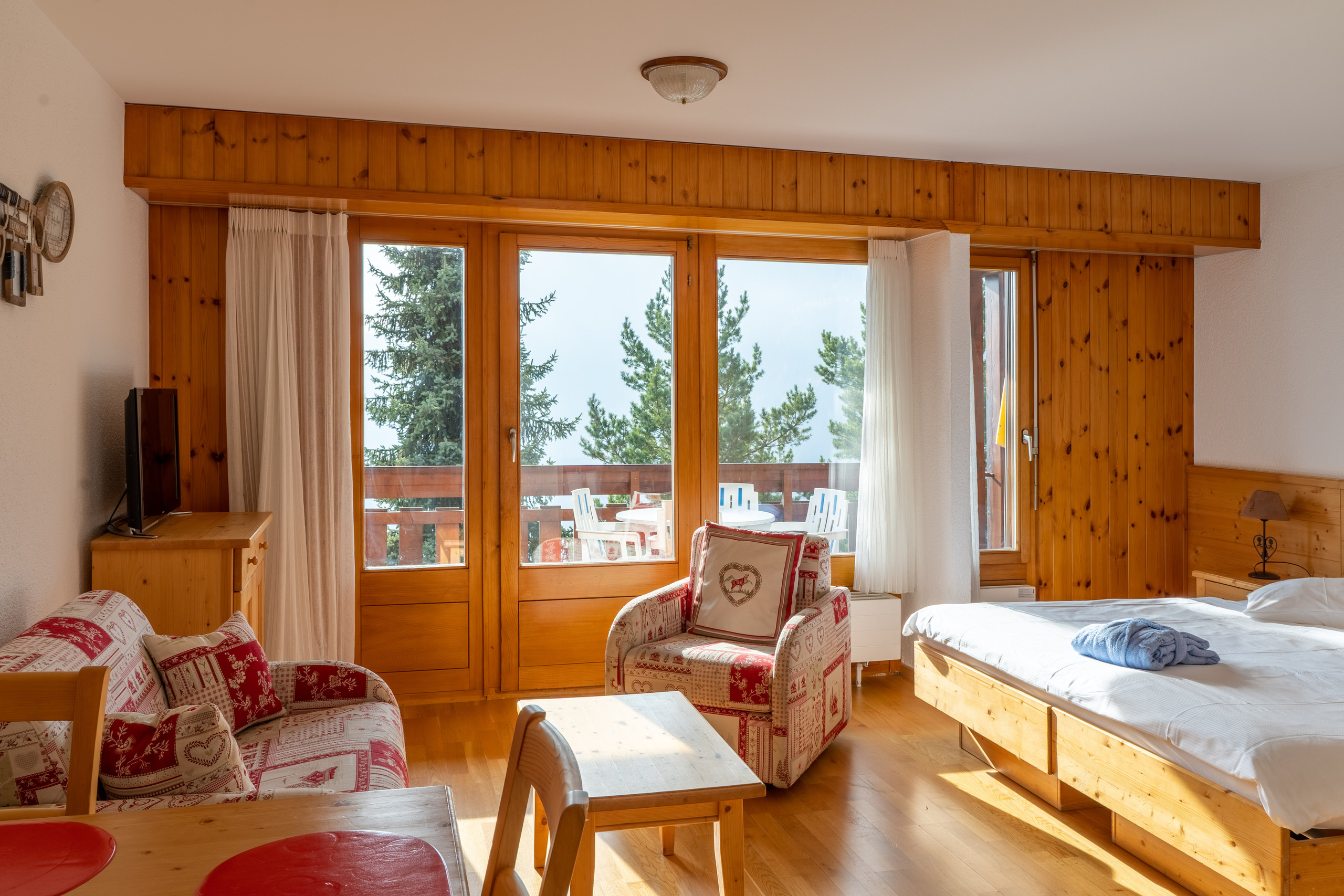 Les Bains d’Ovronnaz — Switzerland. Photo & Videos