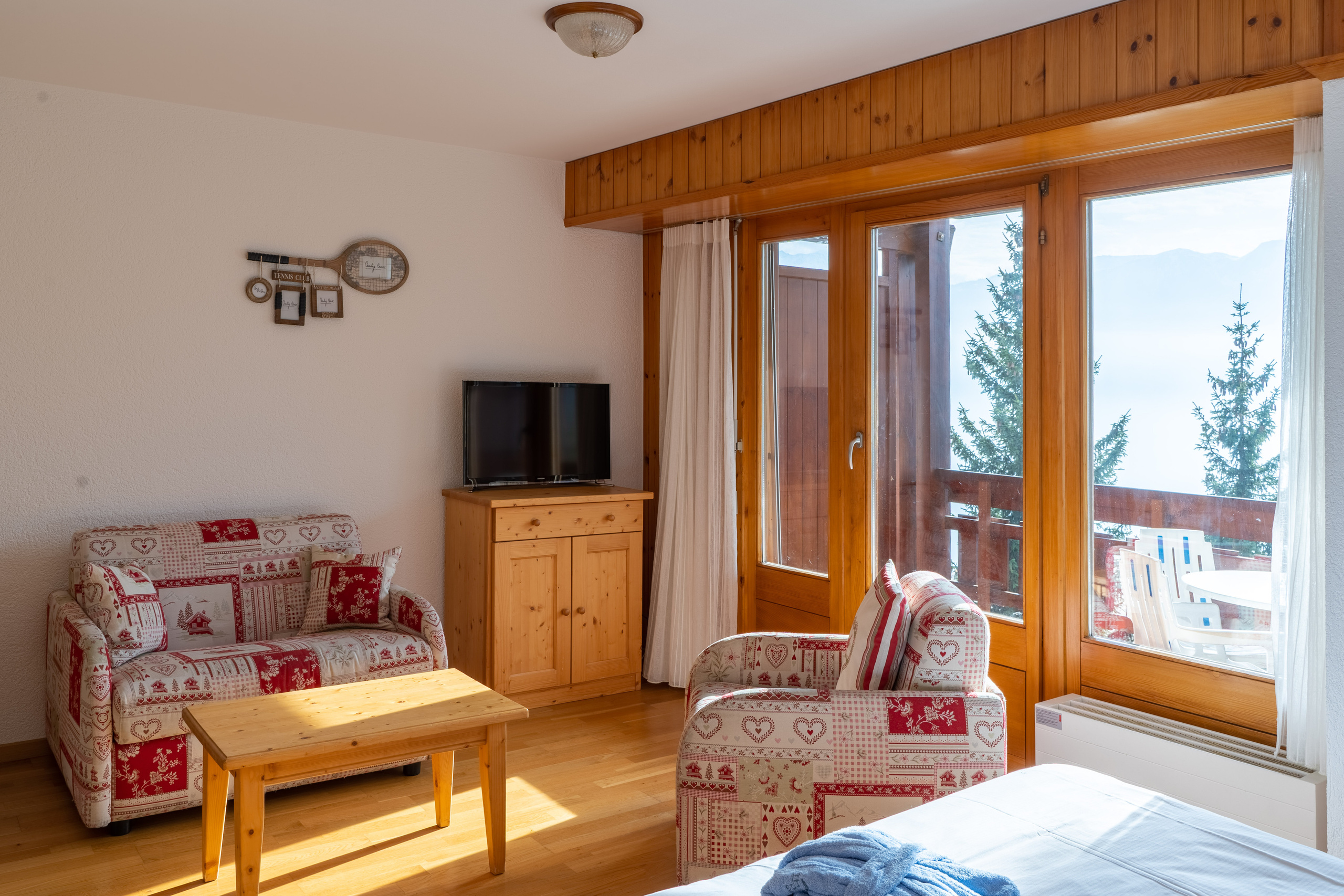 Les Bains d’Ovronnaz — Switzerland. Photo & Videos