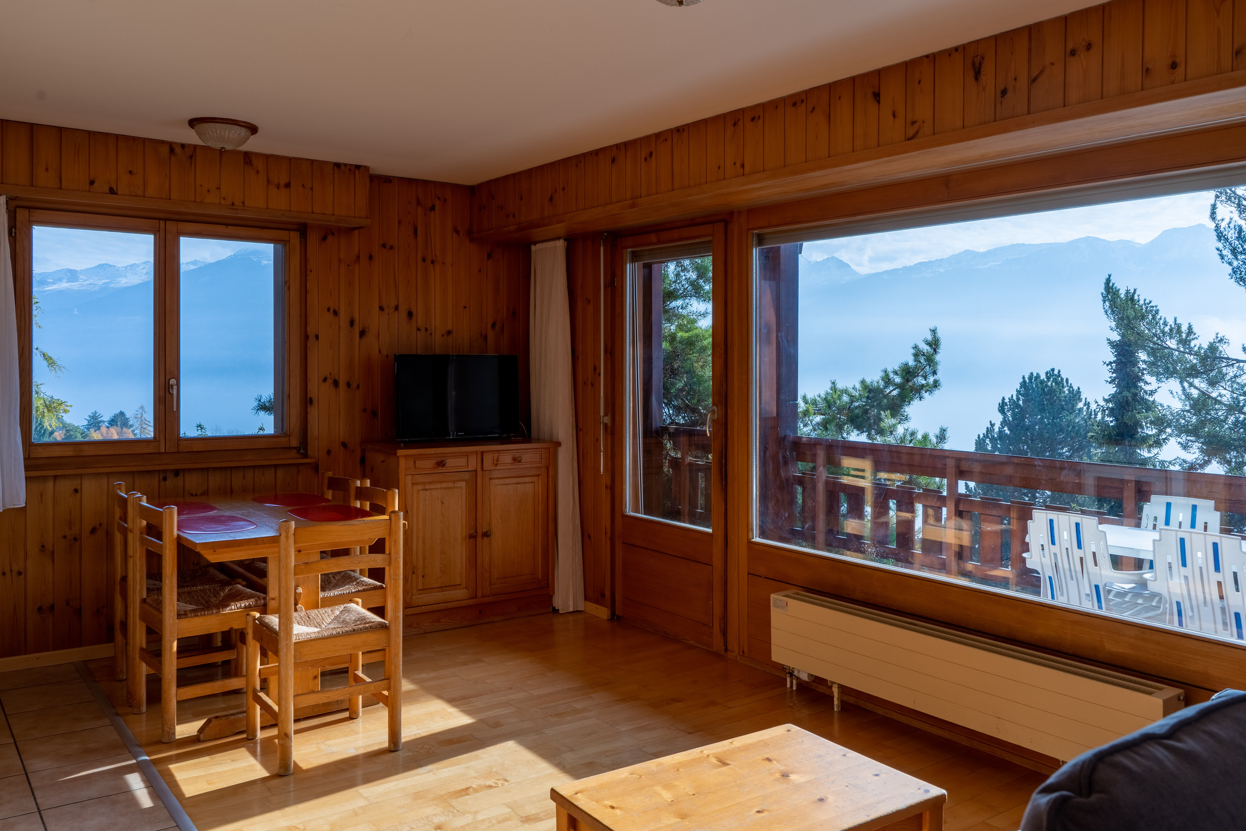 Les Bains d’Ovronnaz — Switzerland. Photo & Videos