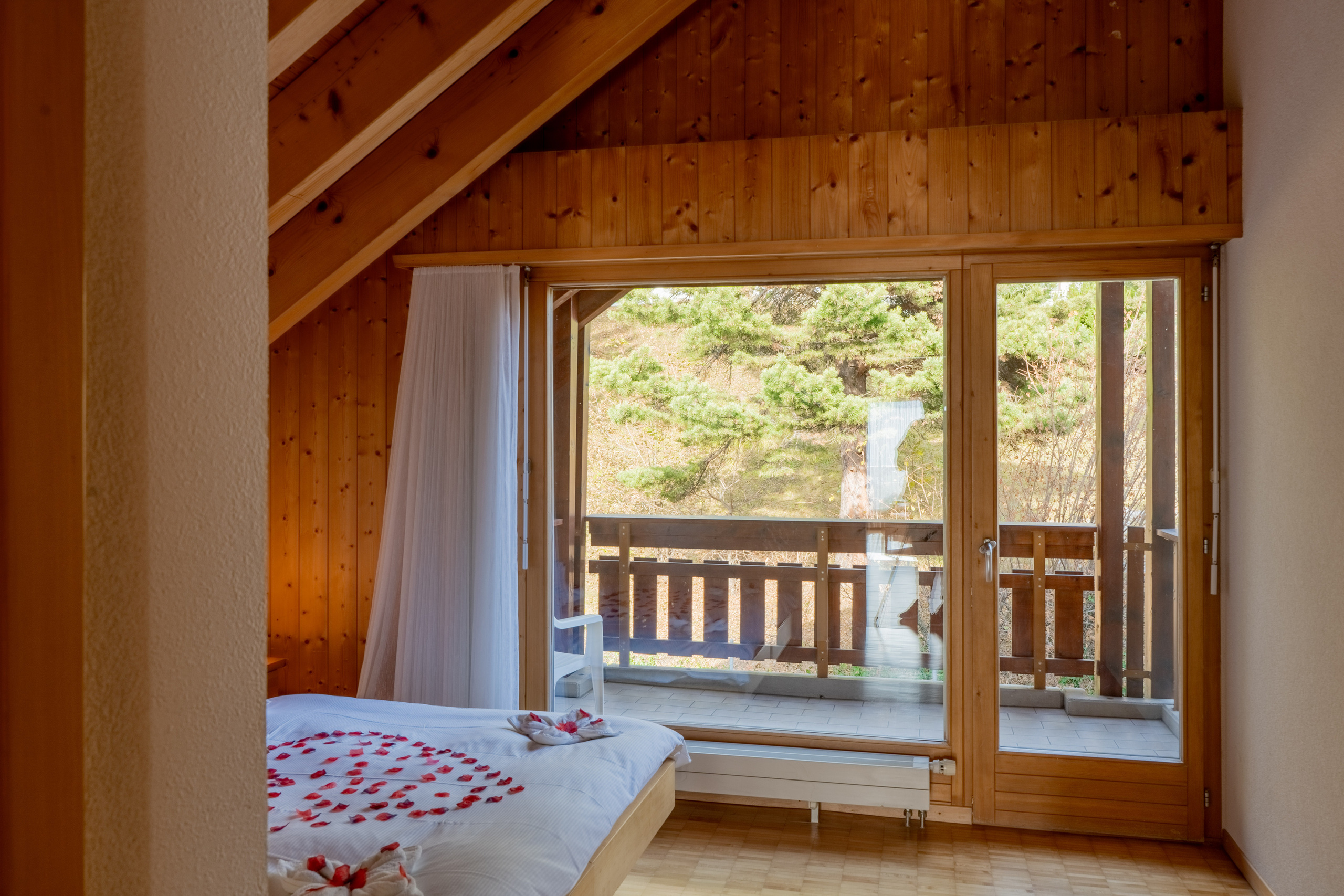 Les Bains d’Ovronnaz — Switzerland. Photo & Videos