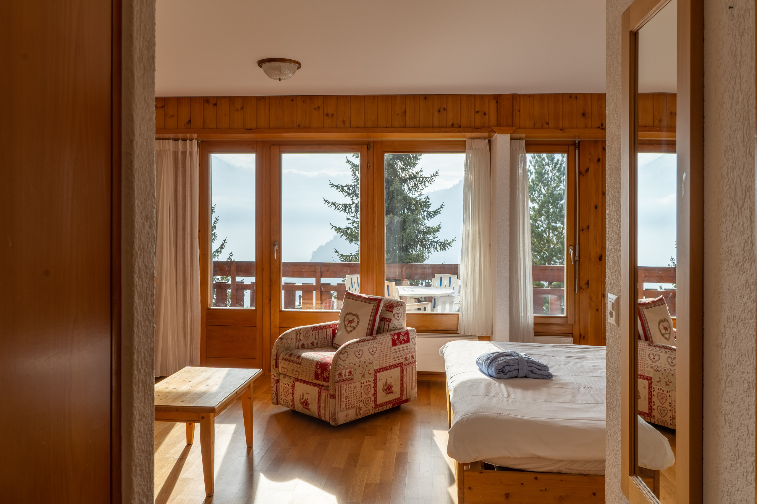 Les Bains d’Ovronnaz — Switzerland. Photo & Videos