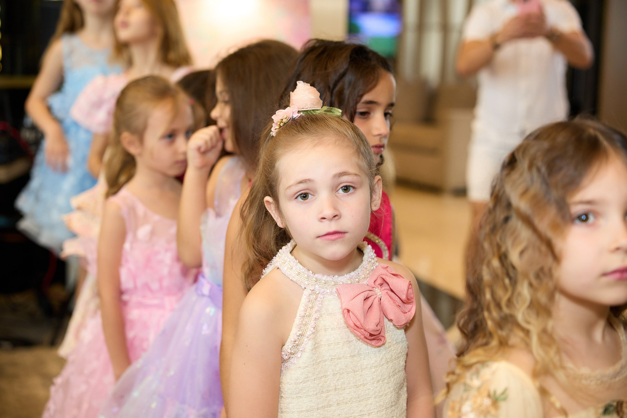 Авторская благотворительная художественная выставка Дианы Бортник. Фотограф Юлия Маковеева