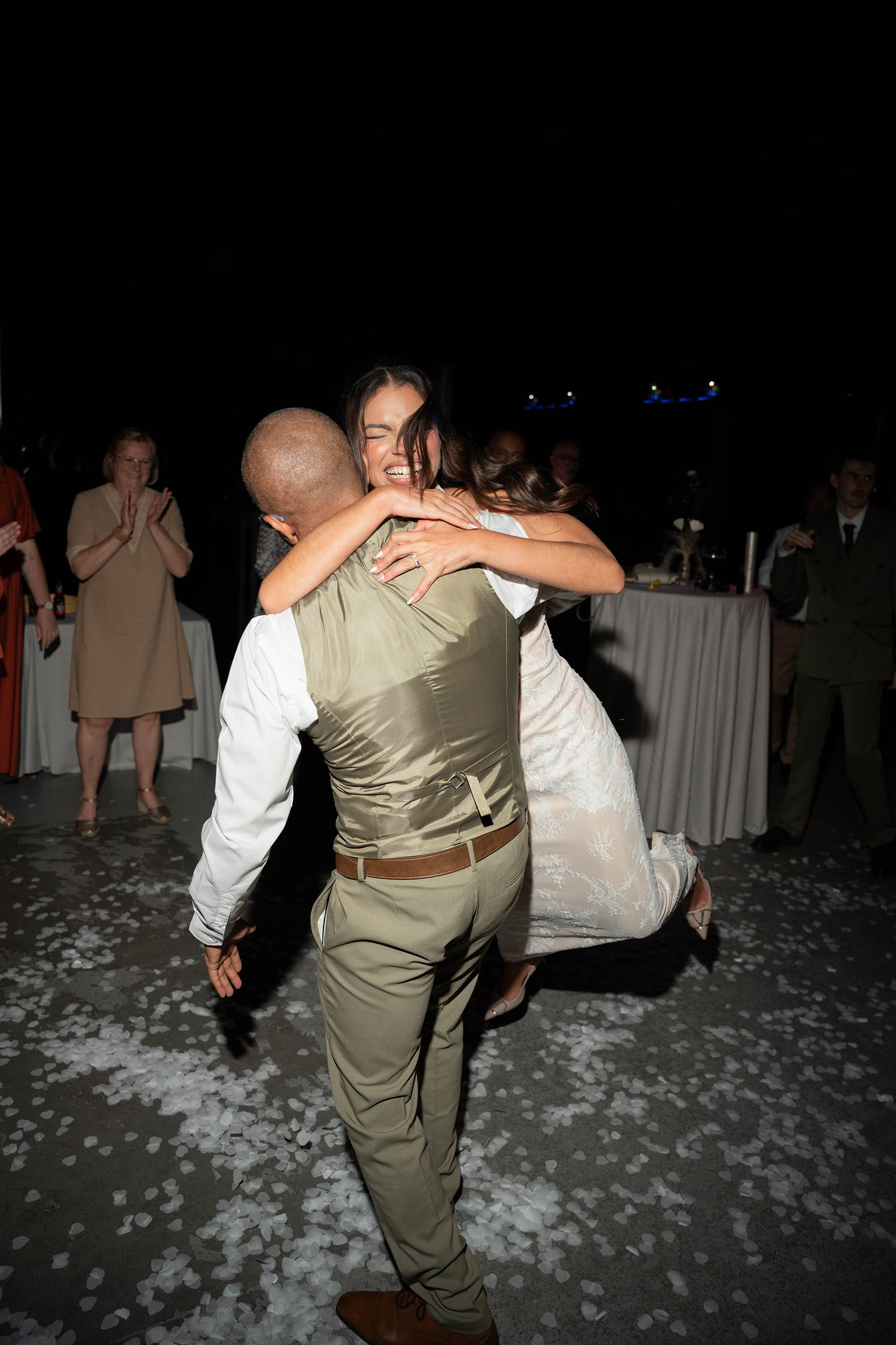 Sarah and Theo — VIVOOD. Fotógrafos de bodas de destino y creadores de contenido con base en España