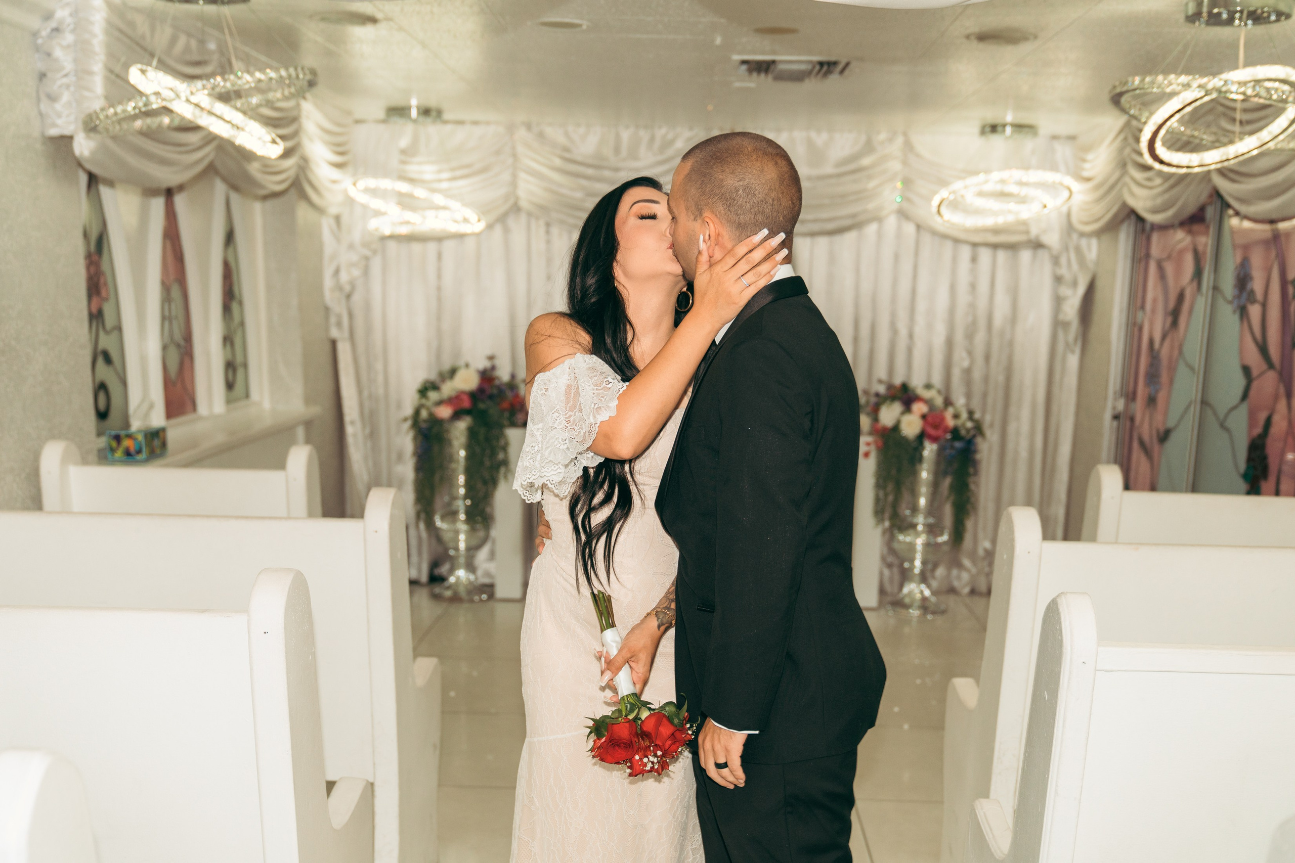 Jessica&Dakoda. Wedding & elopement photographer Viktoriya Kravtsov. Las Vegas
