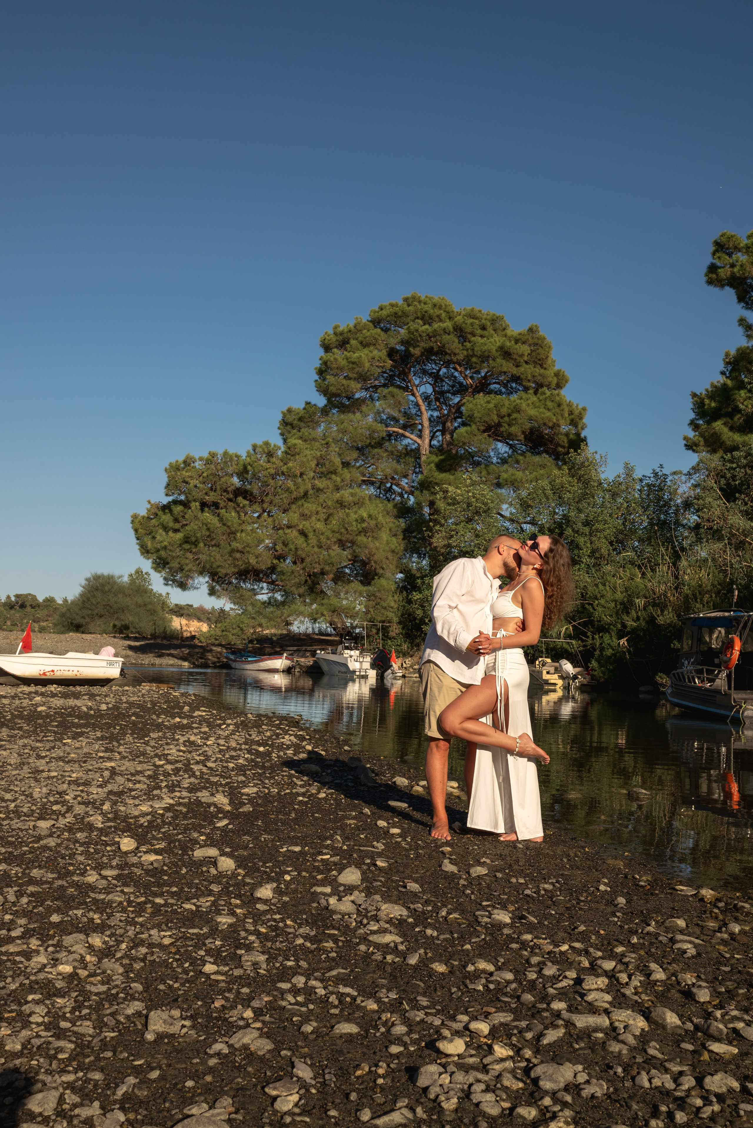 Свадебная фотосессия на диком пляже в Кемере. Photographer in Antalya, Kemer, Turkey