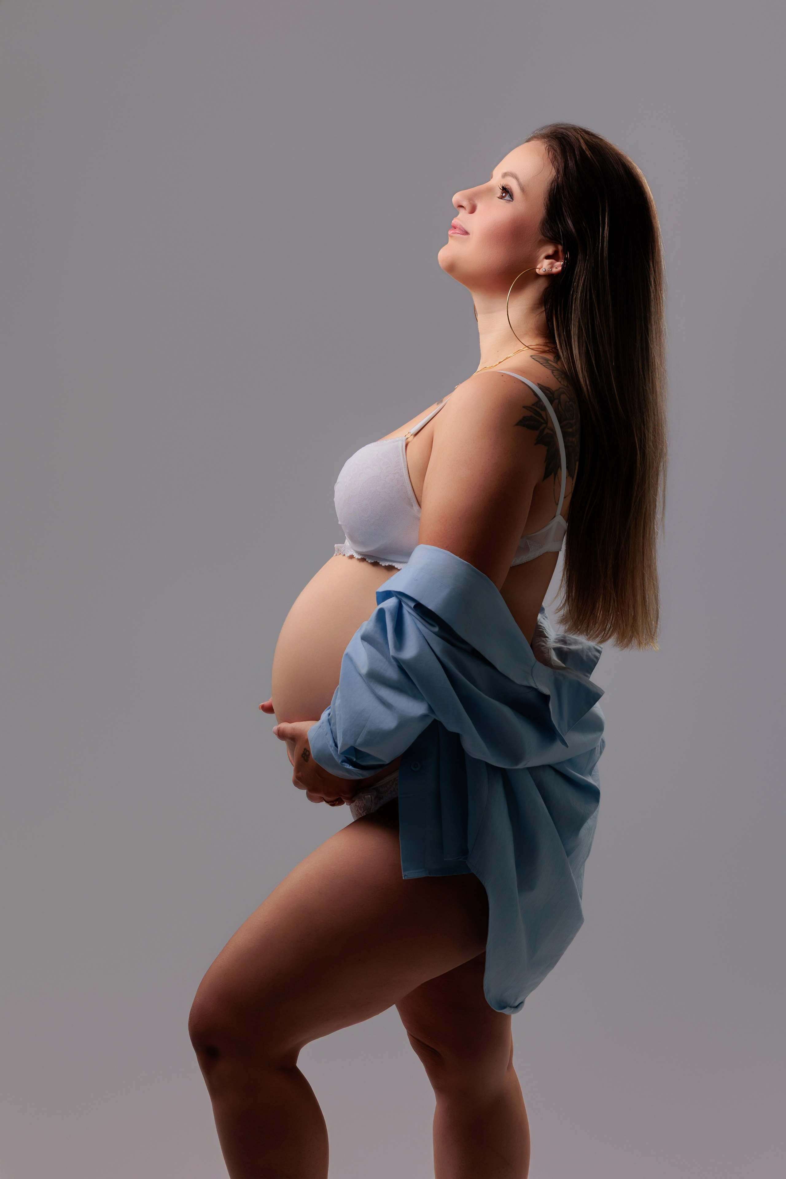 Ensaio gestante com expressão natural em Indaial Timbó e Blumenau