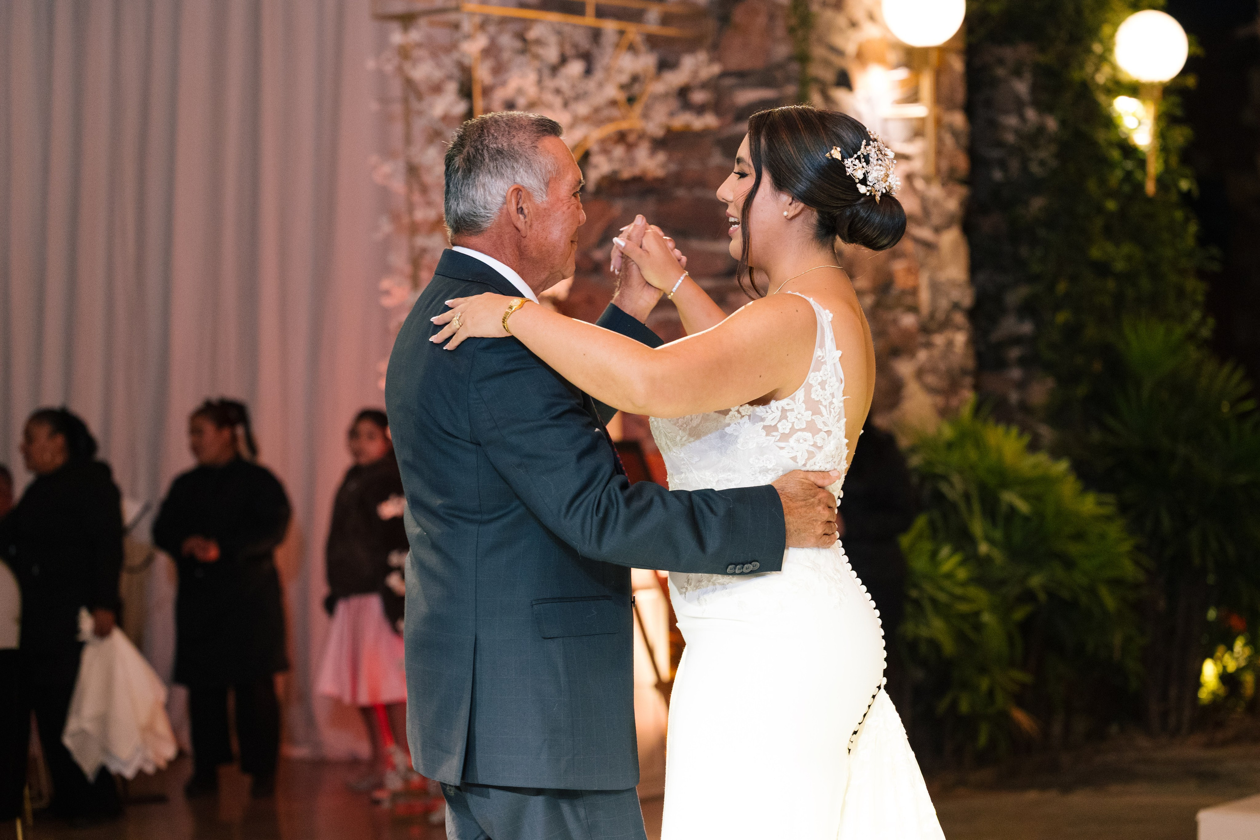 Alejandra y Salvador. Principal