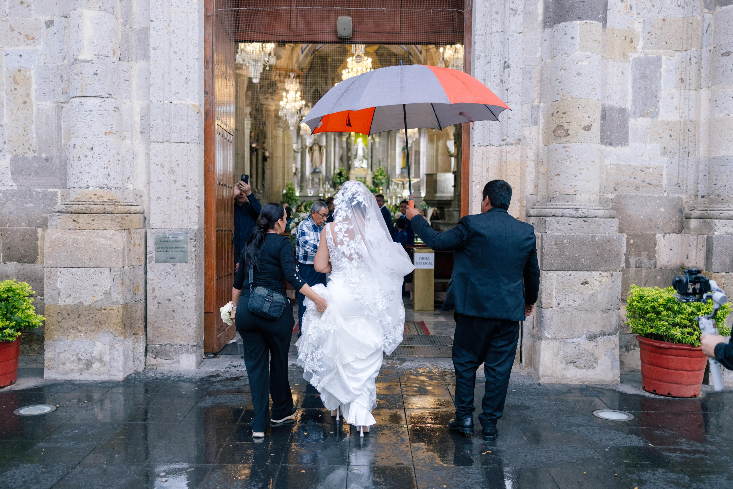 Alejandra y Salvador. Principal