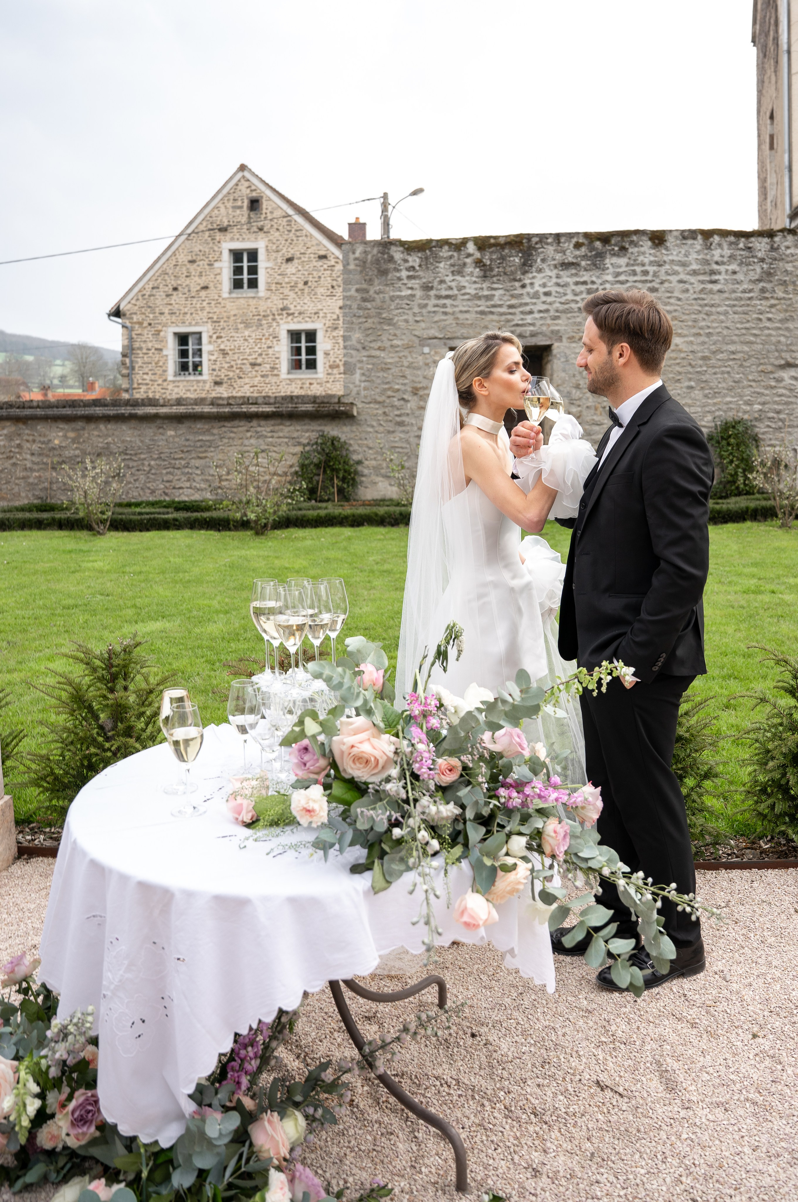 Chateau elopement inspiration. Wedding photographer in Paris Oksana Shum