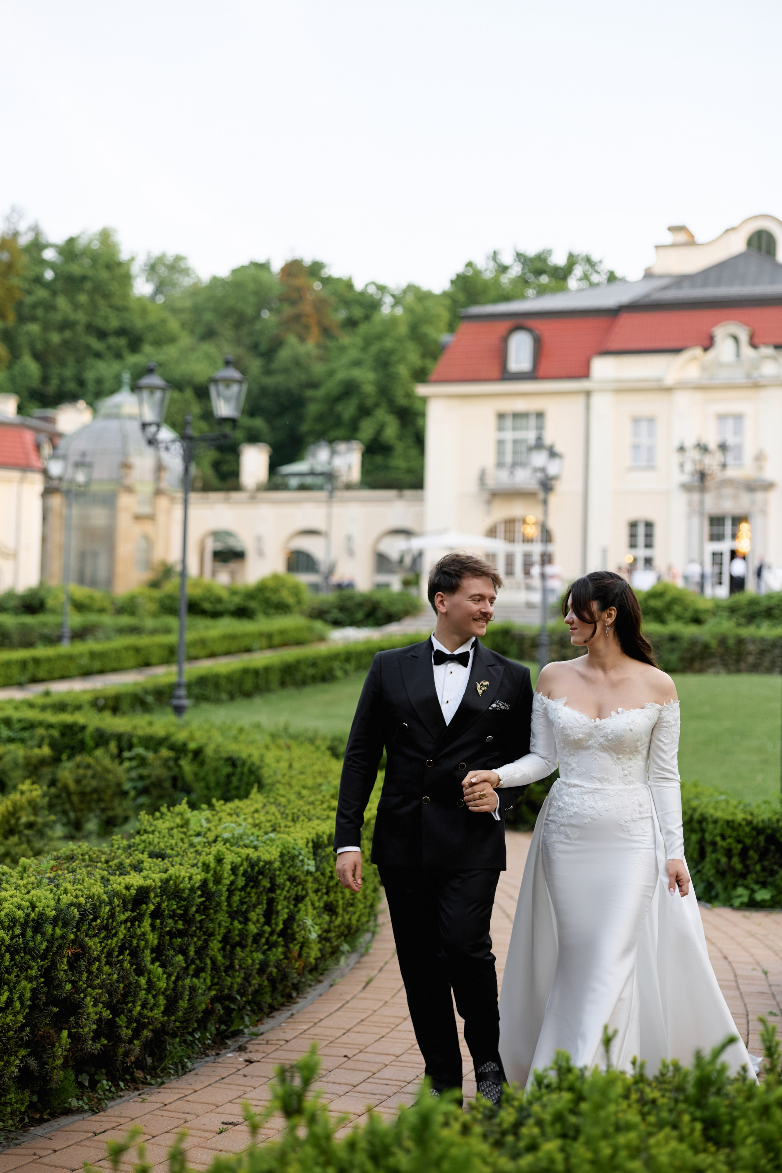 Wiktoria & Kacper. Pałac Goetz. Fotograf ślubny i rodzinny w Krakowie Yana Klymova