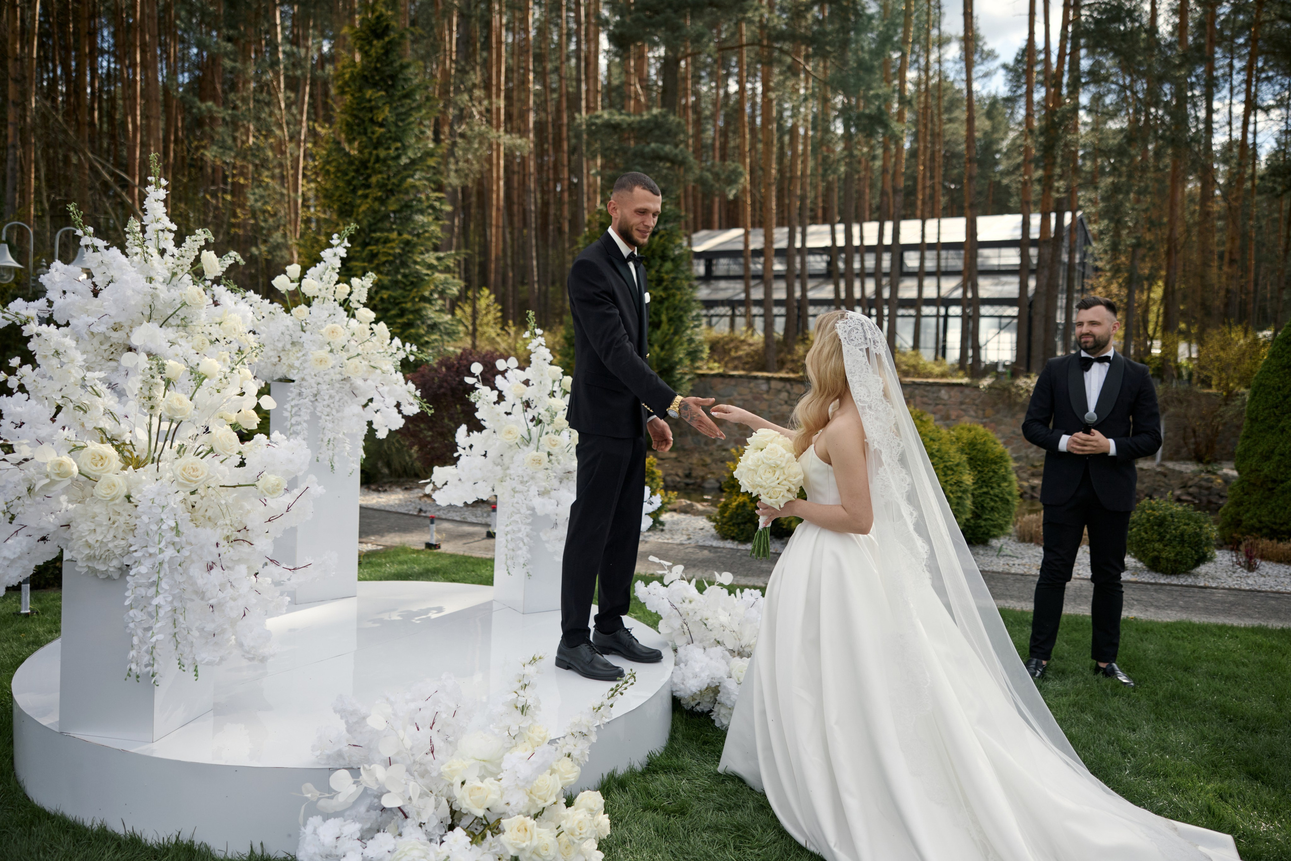 Natalia & Roman. Dworek przy lesie. Fotograf ślubny i rodzinny w Krakowie Yana Klymova
