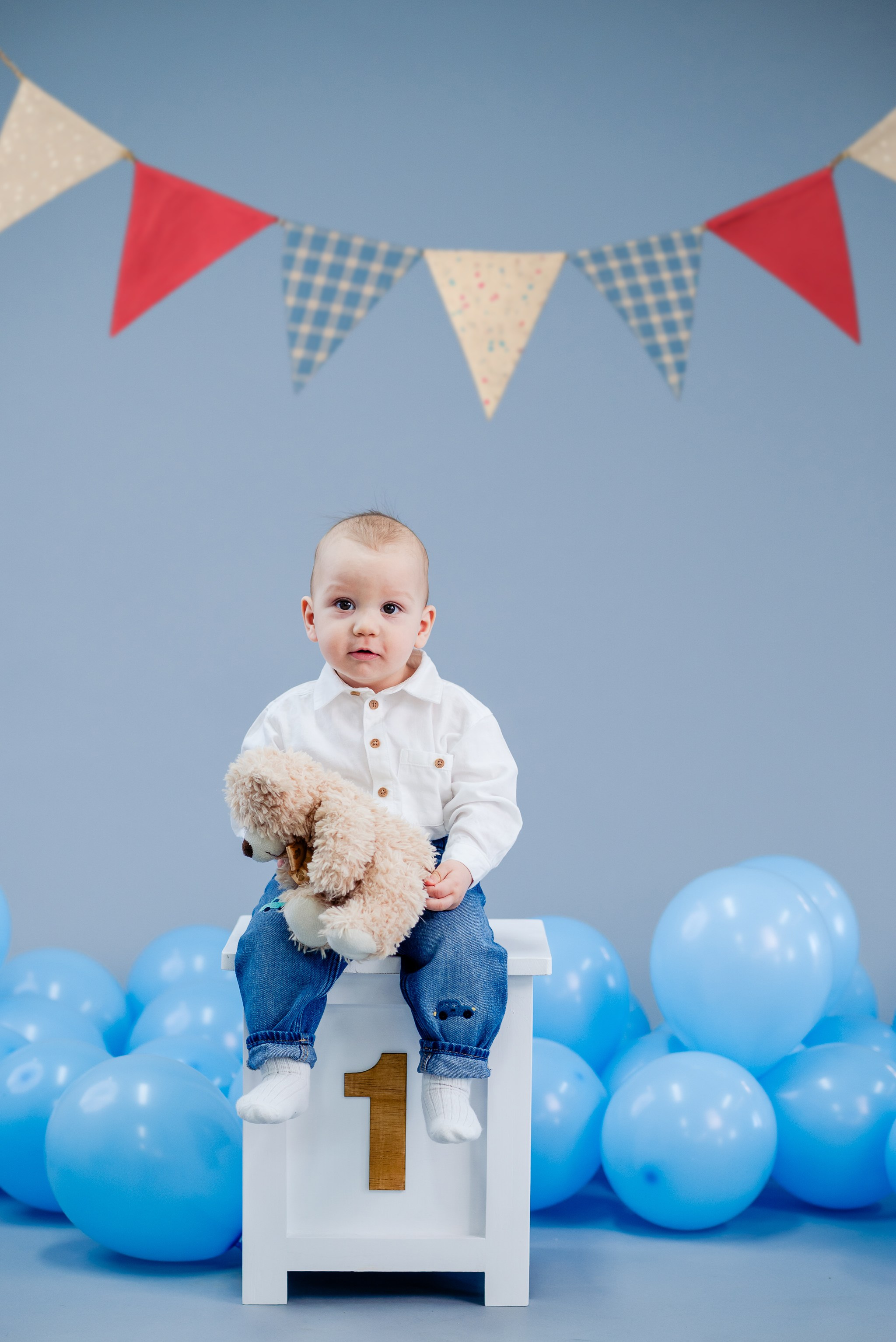 Smash the cake — Aris. The Unseen by Giani Maftei