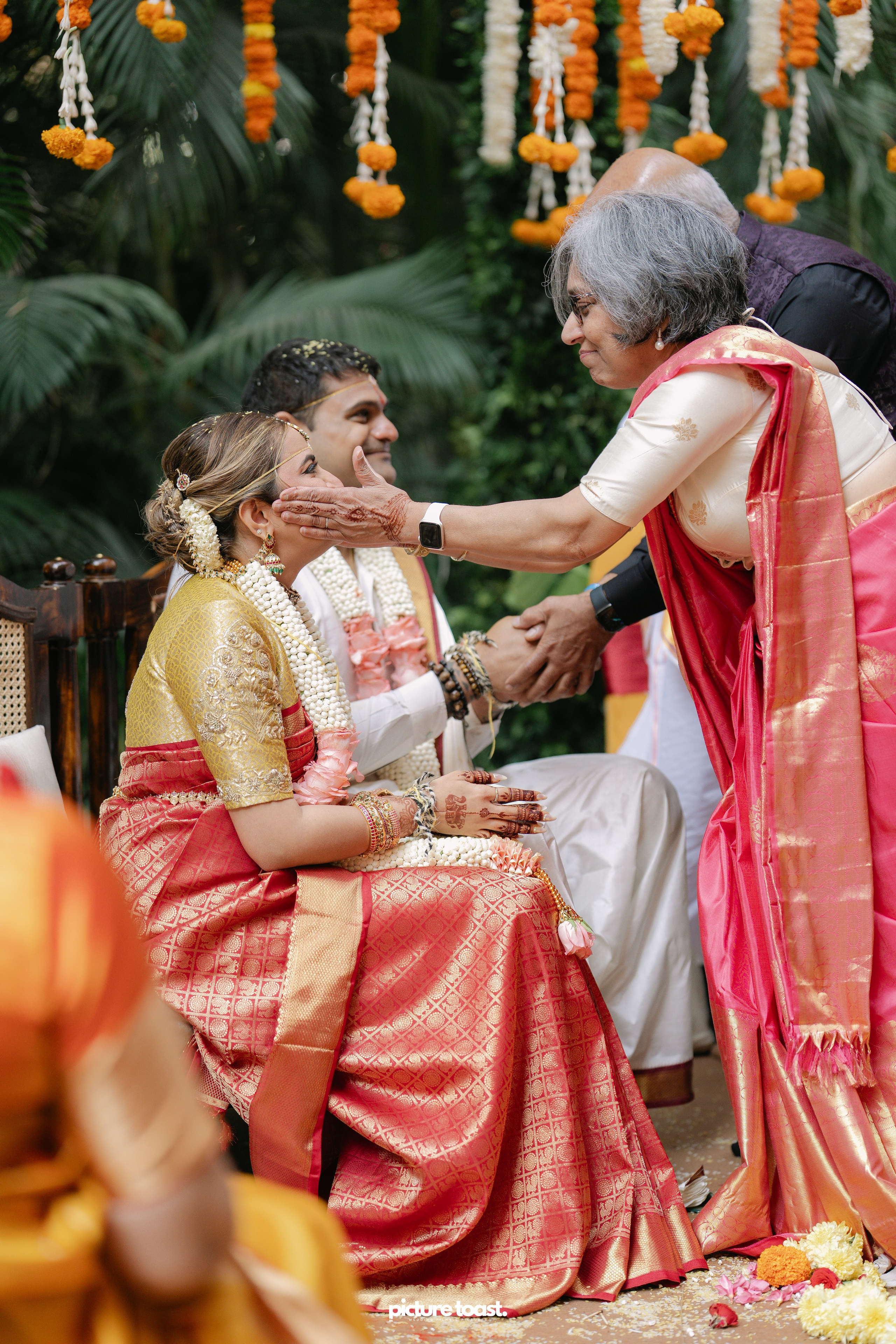 South Indian Wedding Ft. Aashna & Rajiv. Fine art Wedding Photographers in India & Canada
