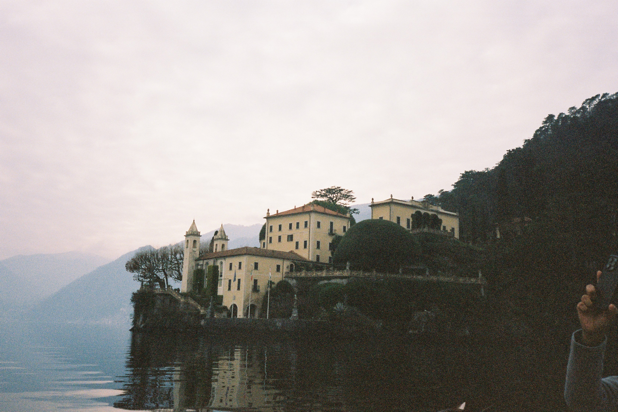 Lake Como Elopement | Sneak Peek. Wedding photographer in Italy