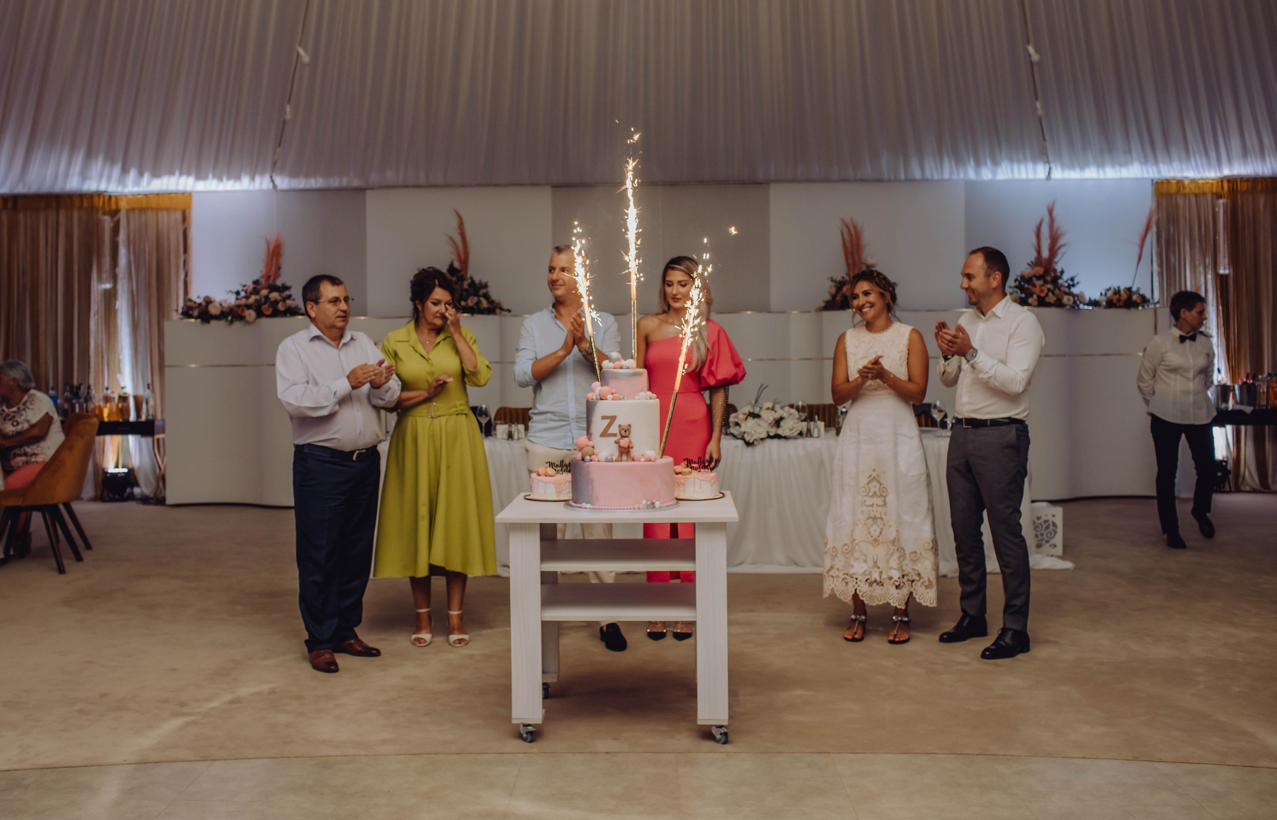 Zaira. Wedding & couple photographer from Romania Rut Vetan