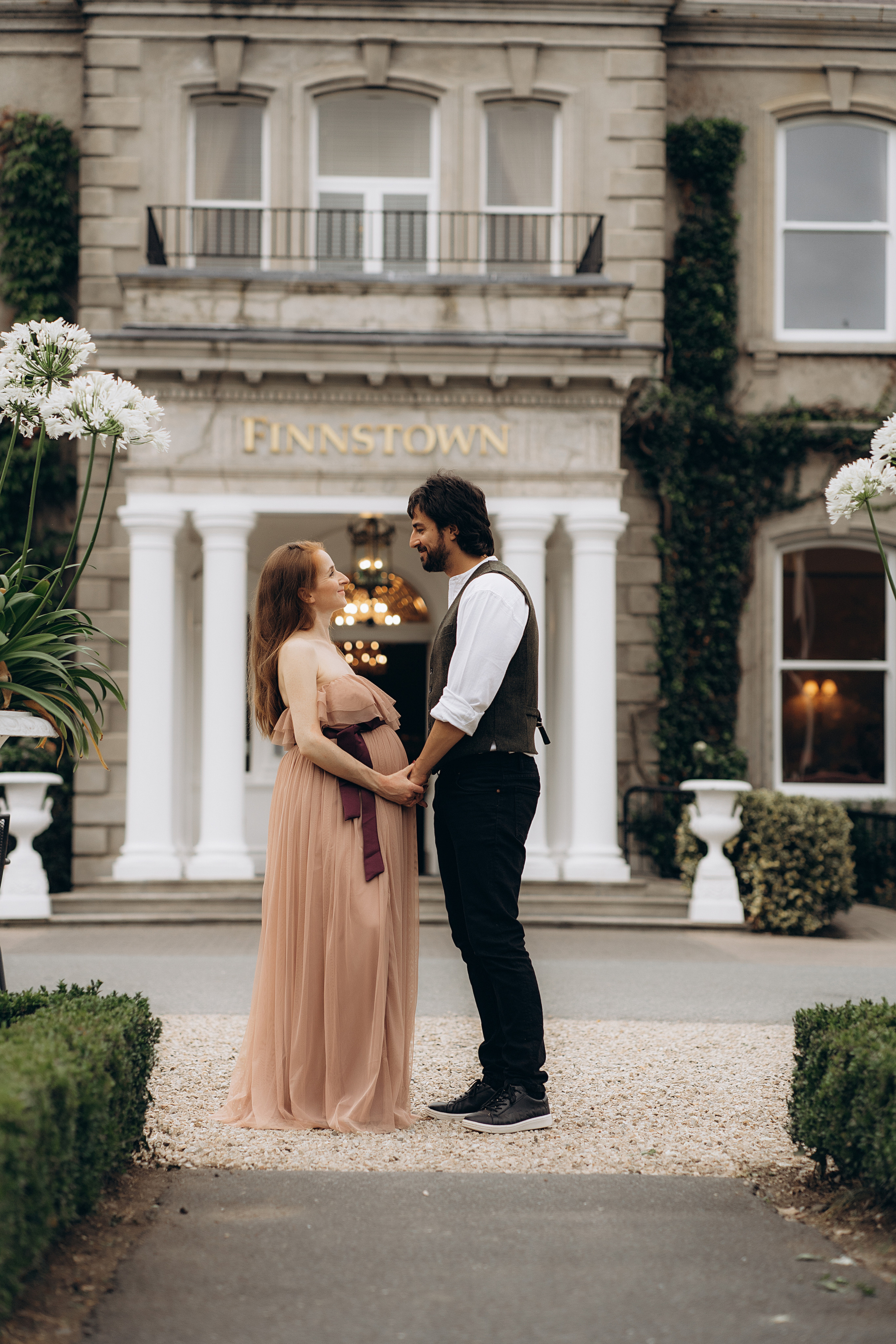 OUTDOOR: Roci & Rodrigo. Main