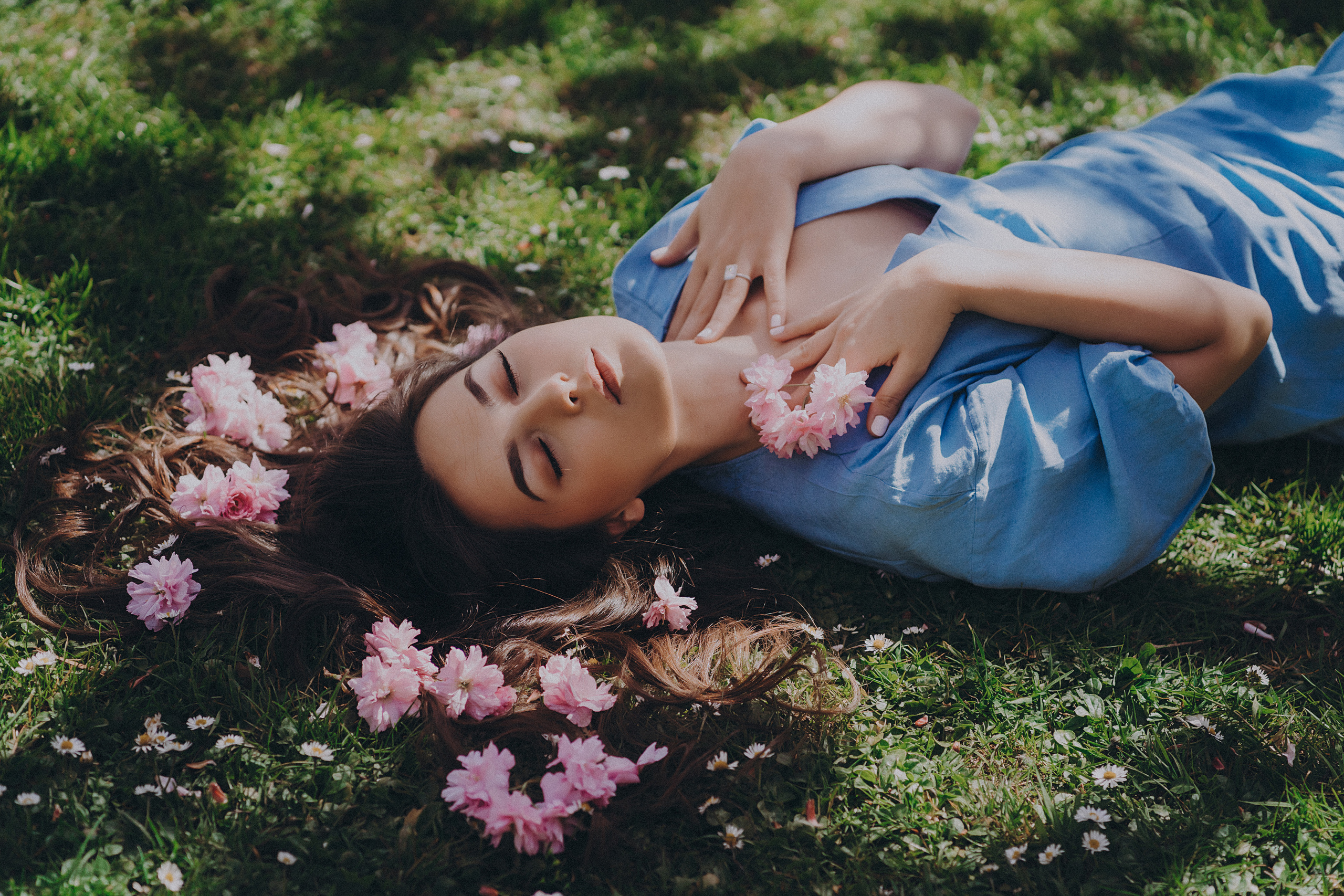 Eliza in cherry trees. Maternity/Love story/Wedding photographer