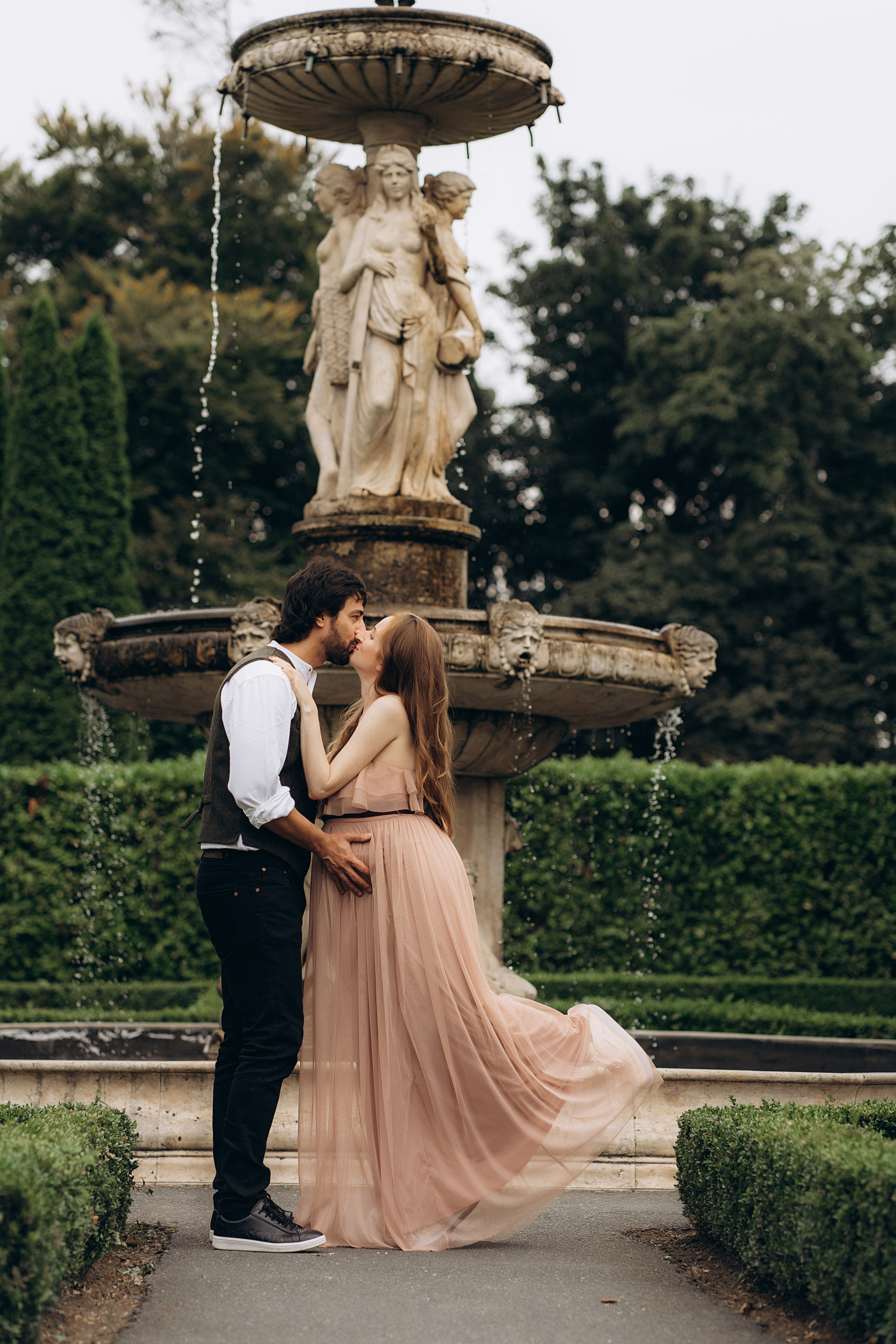 OUTDOOR: Roci & Rodrigo. Main