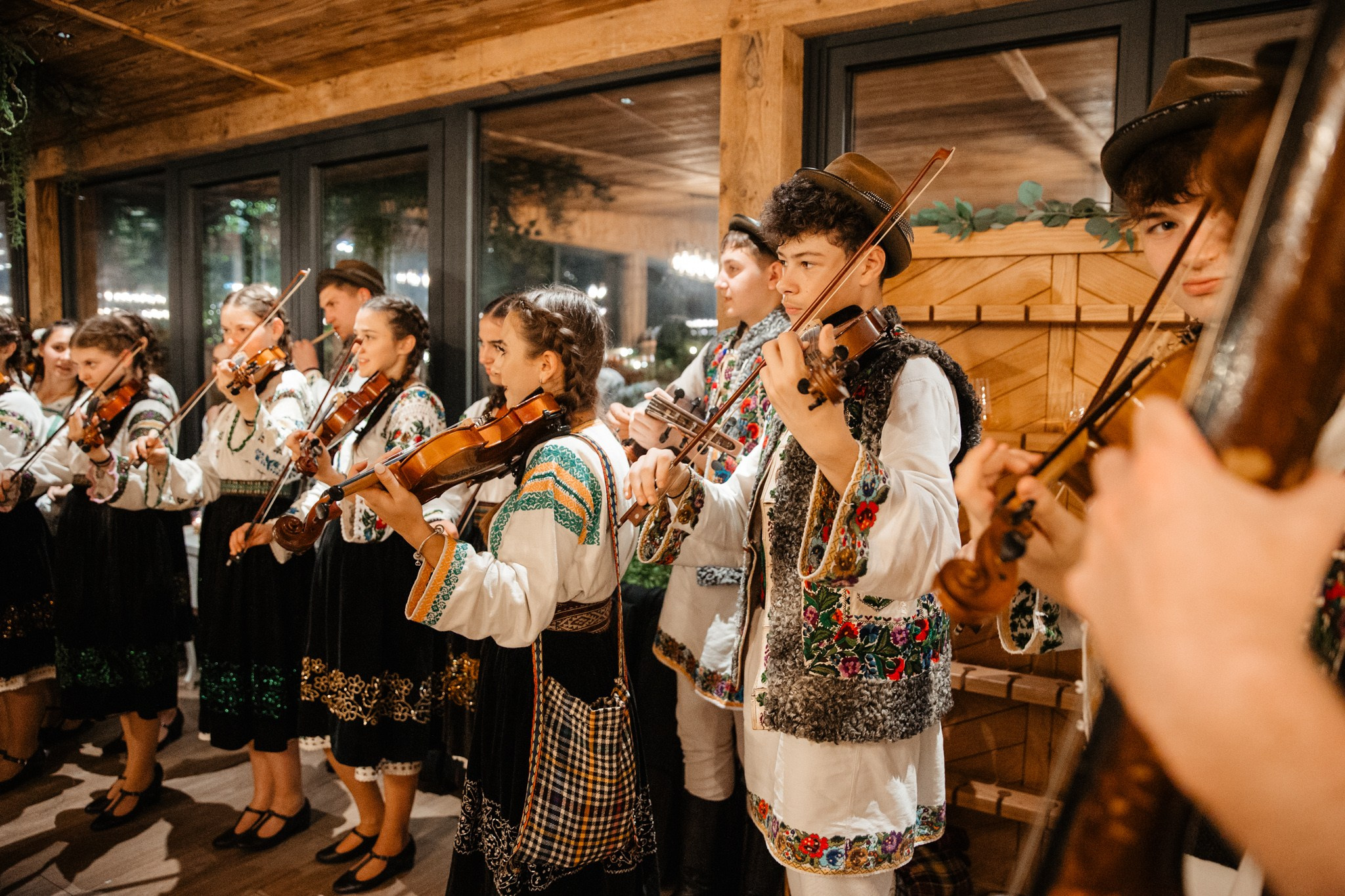 Nunta de Poveste la Sucevița: Cristi și Andreea. Servicii foto-video profesionale, pentru momente de neuitat