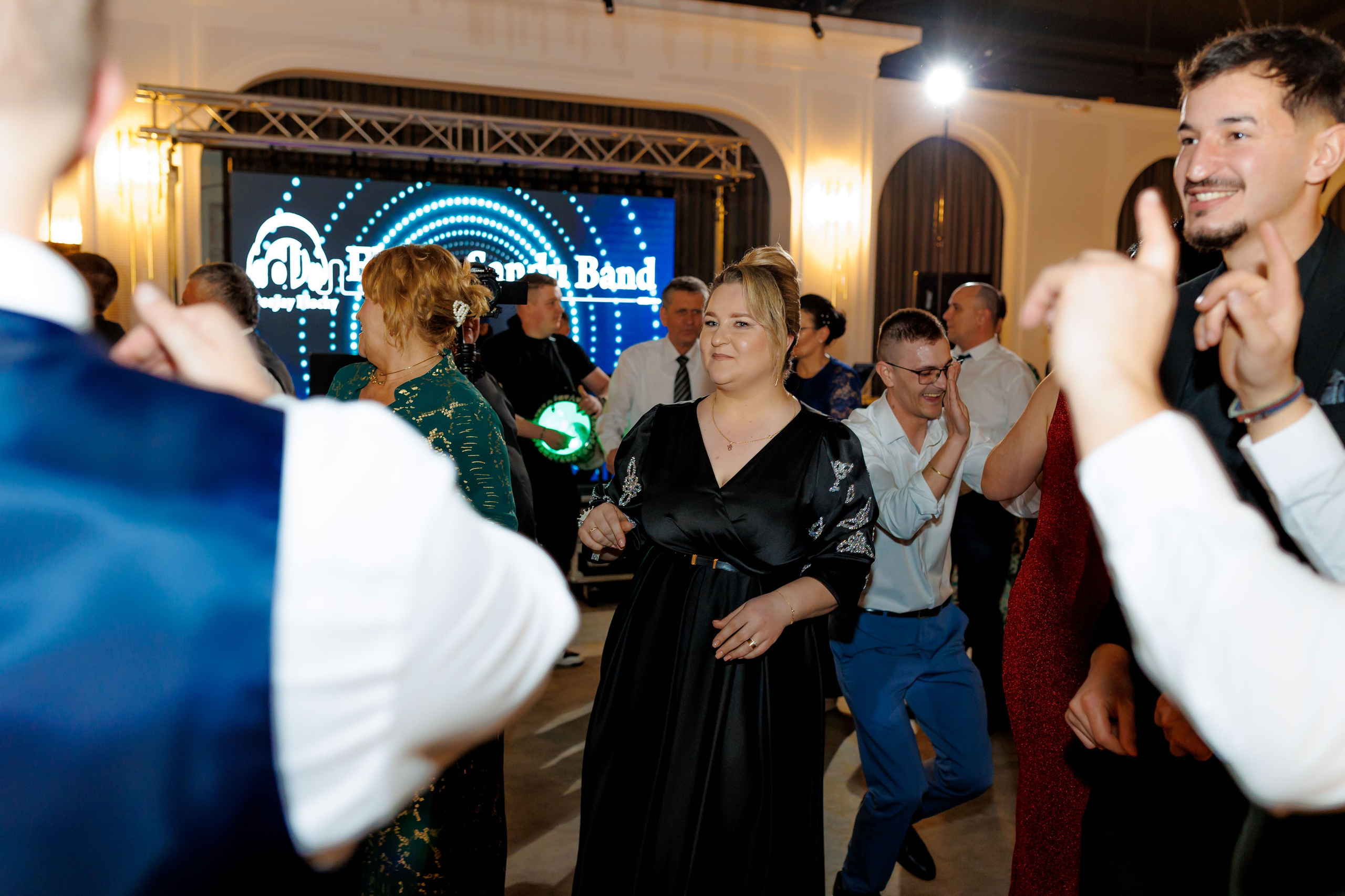 Povestea voastră, regizată de noi |Cristi Turculet Videograf Nuntă Suceava | wedding highlight. Servicii foto-video profesionale, pentru momente de neuitat