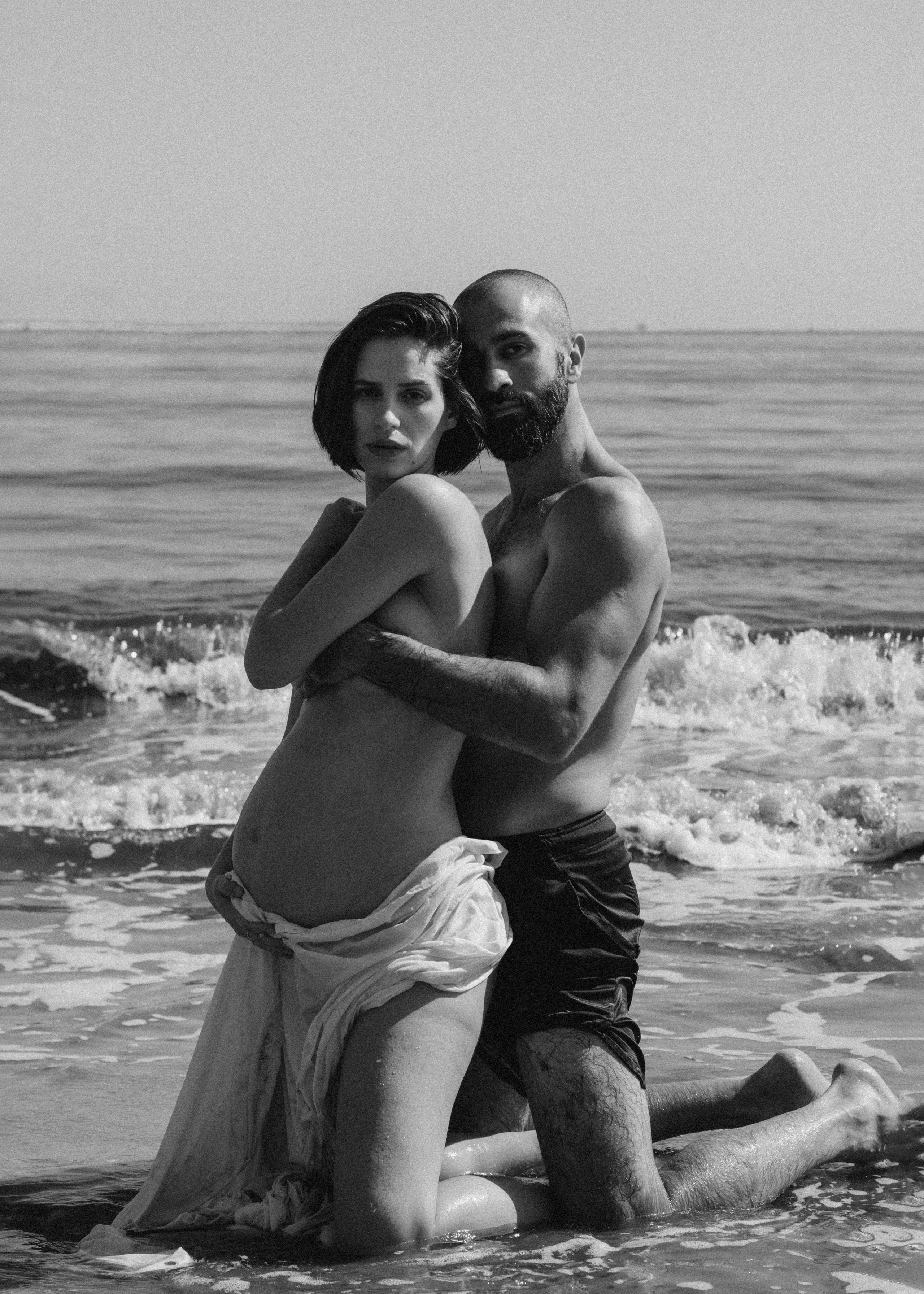 Maternity photoshoot at the beach. Portrait and couples photographer in Florida, Valeriia Honcharova