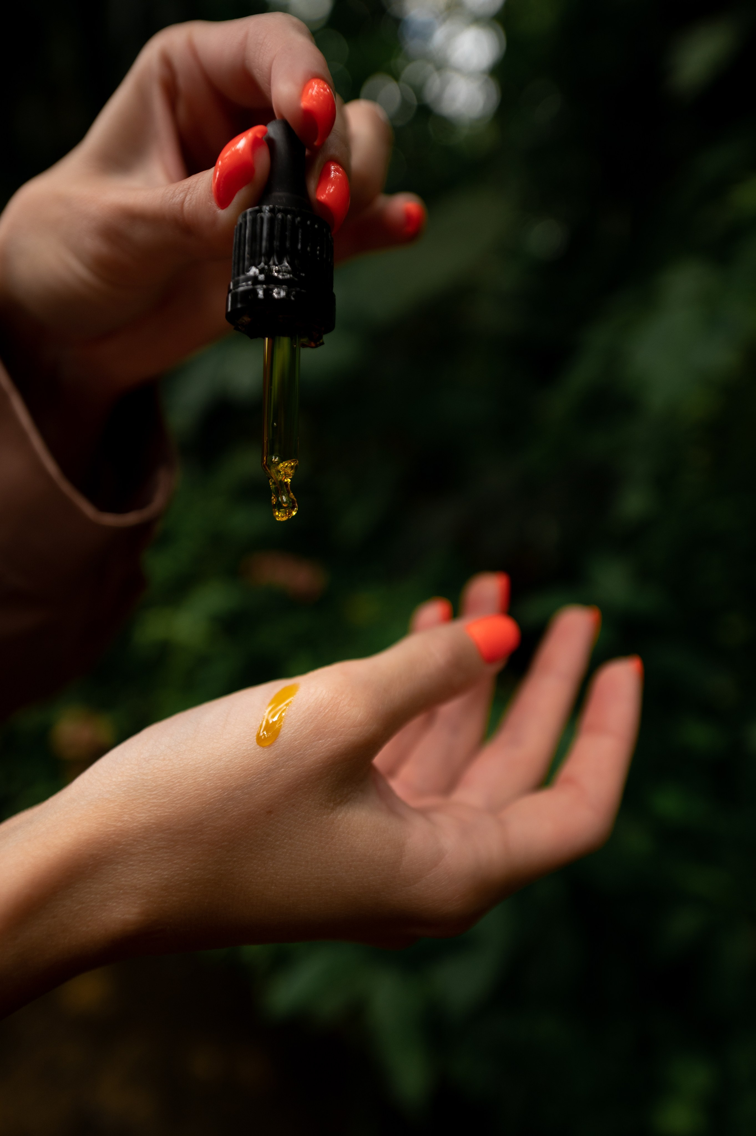 CannaXlife CBD products. ANNA-MARIA PHOTO CONTENT CREATOR — фотограф, эстет, художник и визуальный эксперт в Instagram, работающий в Праге