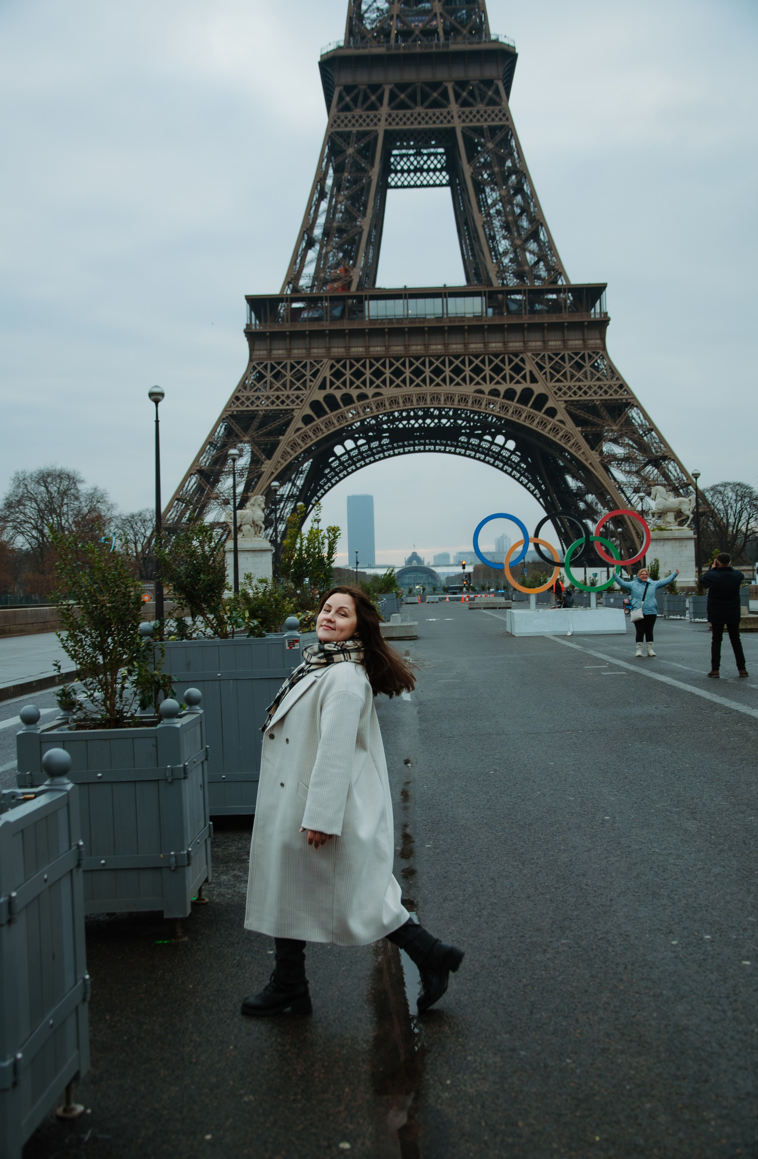 Зимняя фотосессия у Эйфелевой башни. Фотограф в Париже Полина Осипова