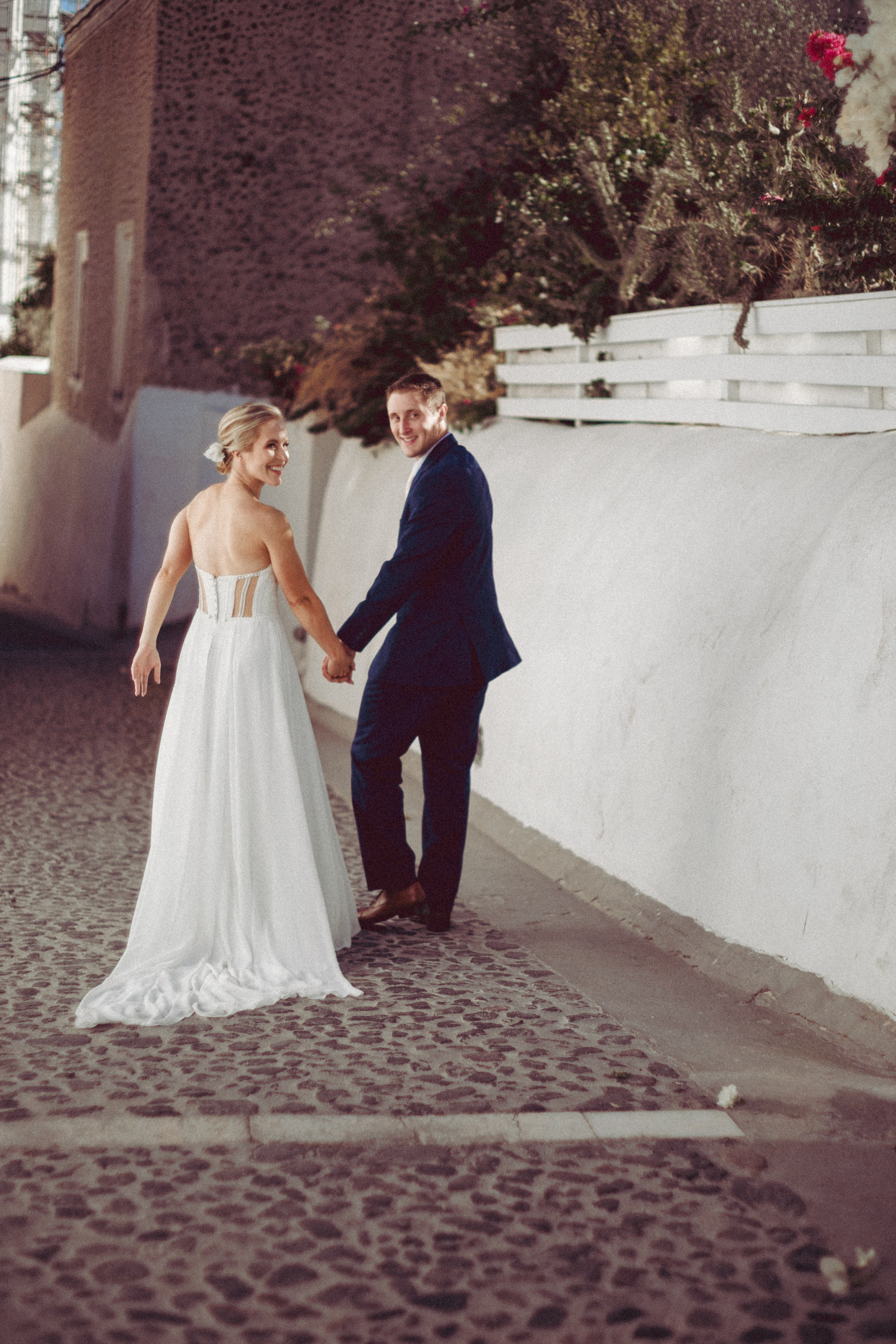 Ashley and Codey Elopement in Santorini. Photographer in Greece Kristina