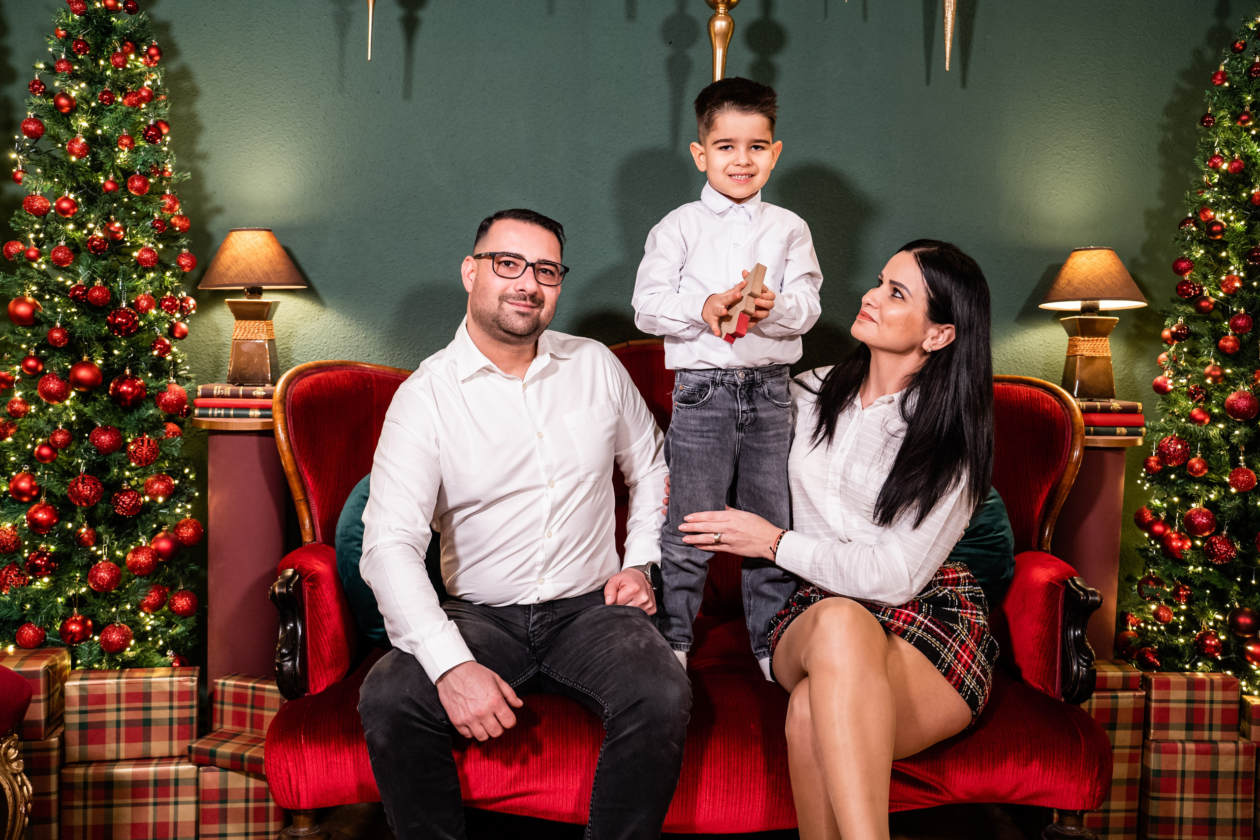 Matei and family. Acasă