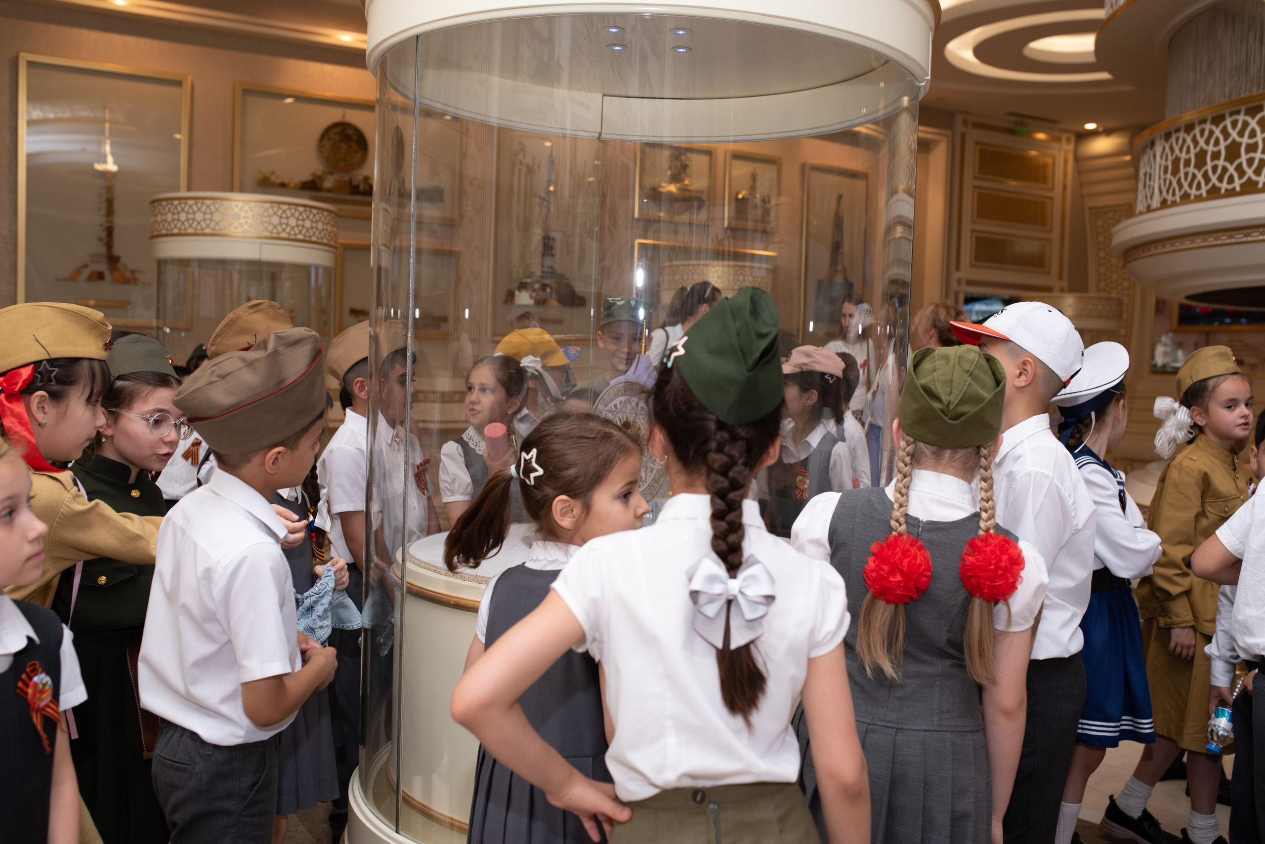 Вечный огонь 2"А» класс. Ваш фотограф в Ашхабаде Гамлет Осипов