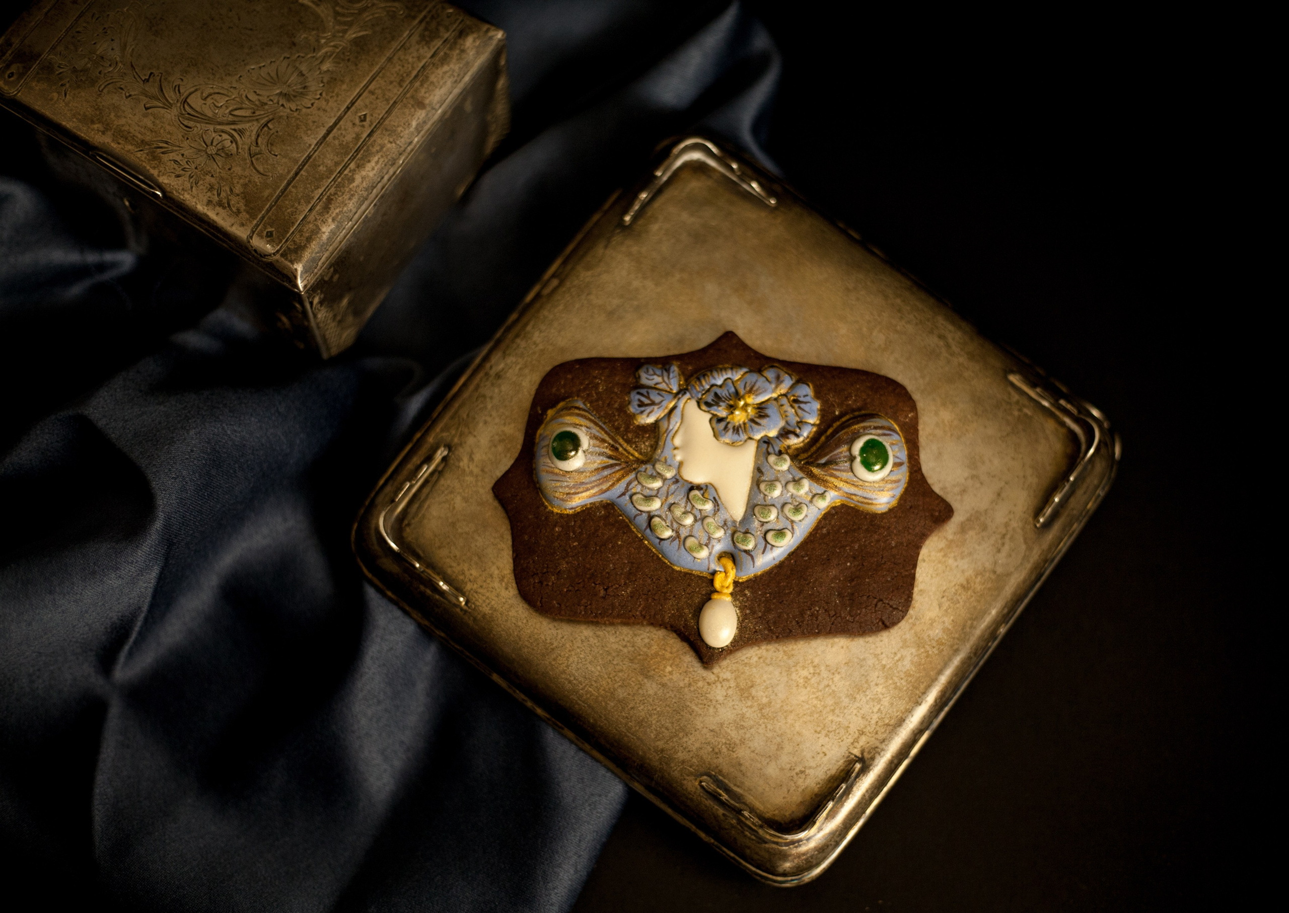 PRODUCT PHOTOGRAPHY. Lero Photographer and a set designer|individual custom portrait and advertising photography in Zutphen